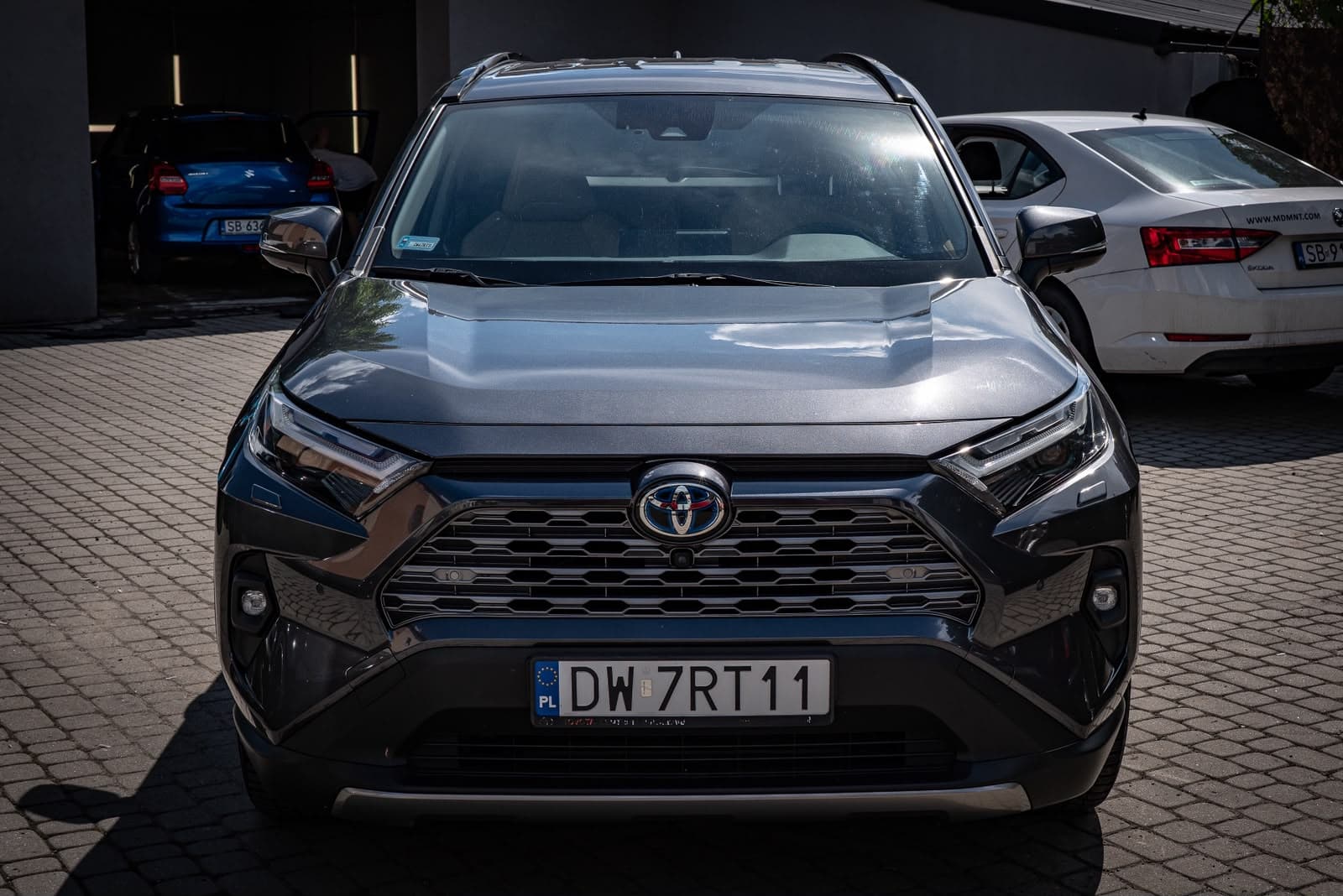 Toyota RAV4 Executive 4x4 — zdjęcie 13