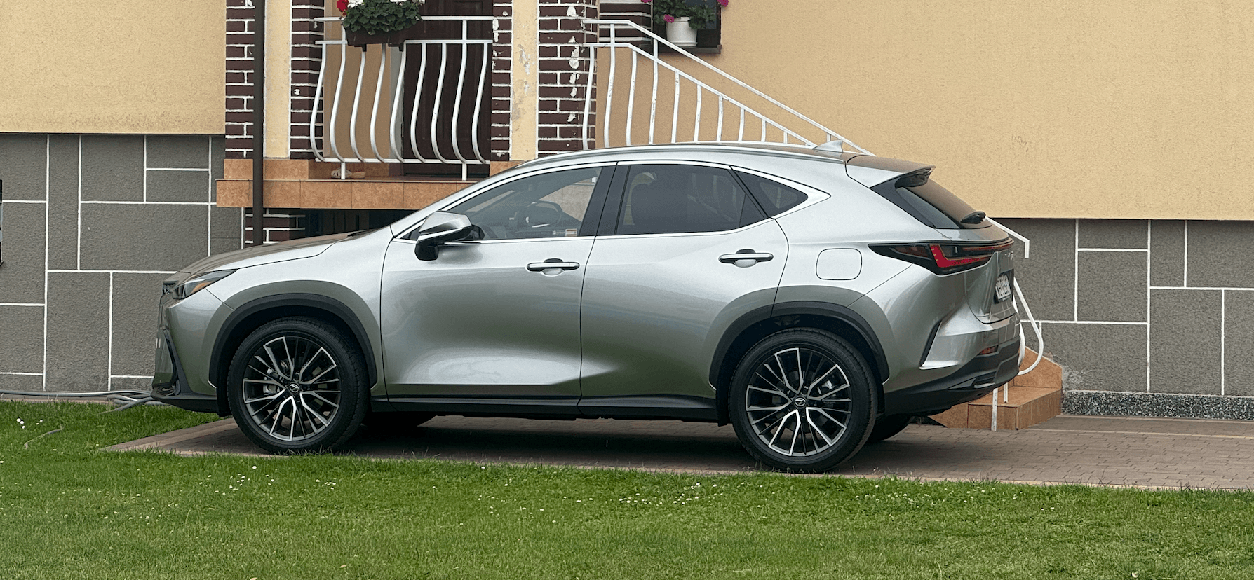 Lexus NX 350h Omotenashi AWD CVT — zdjęcie 3