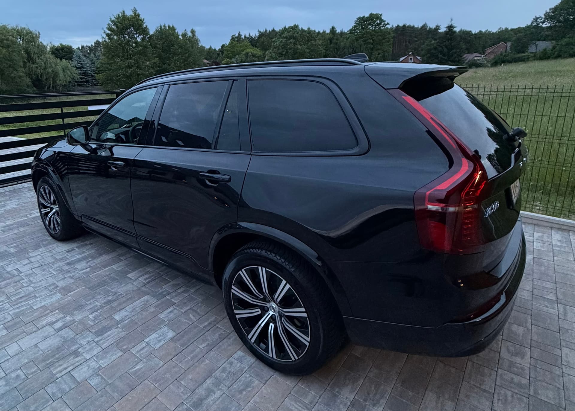 Volvo XC90 Plus — zdjęcie 10