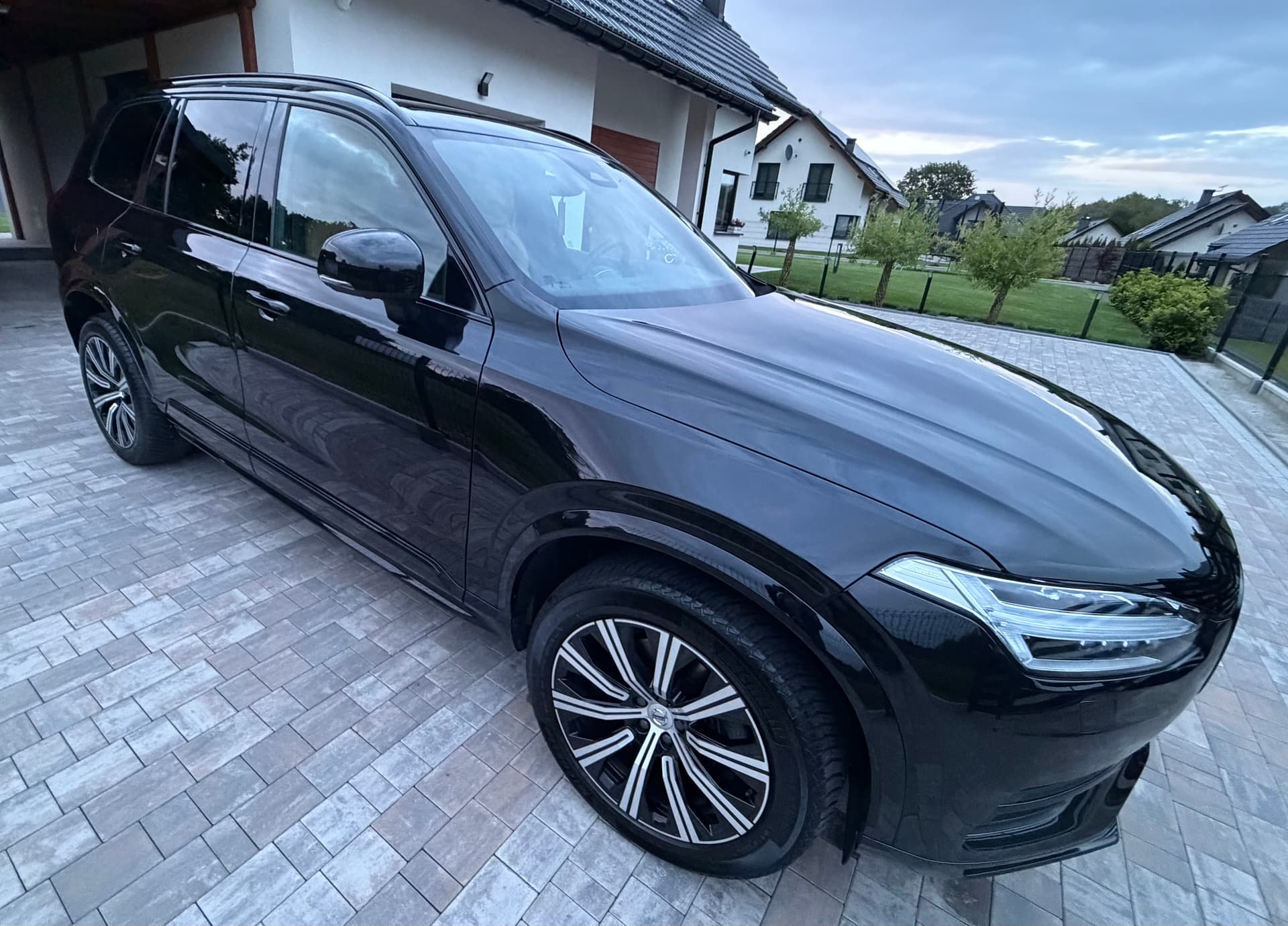 Volvo XC90 Plus — zdjęcie 12