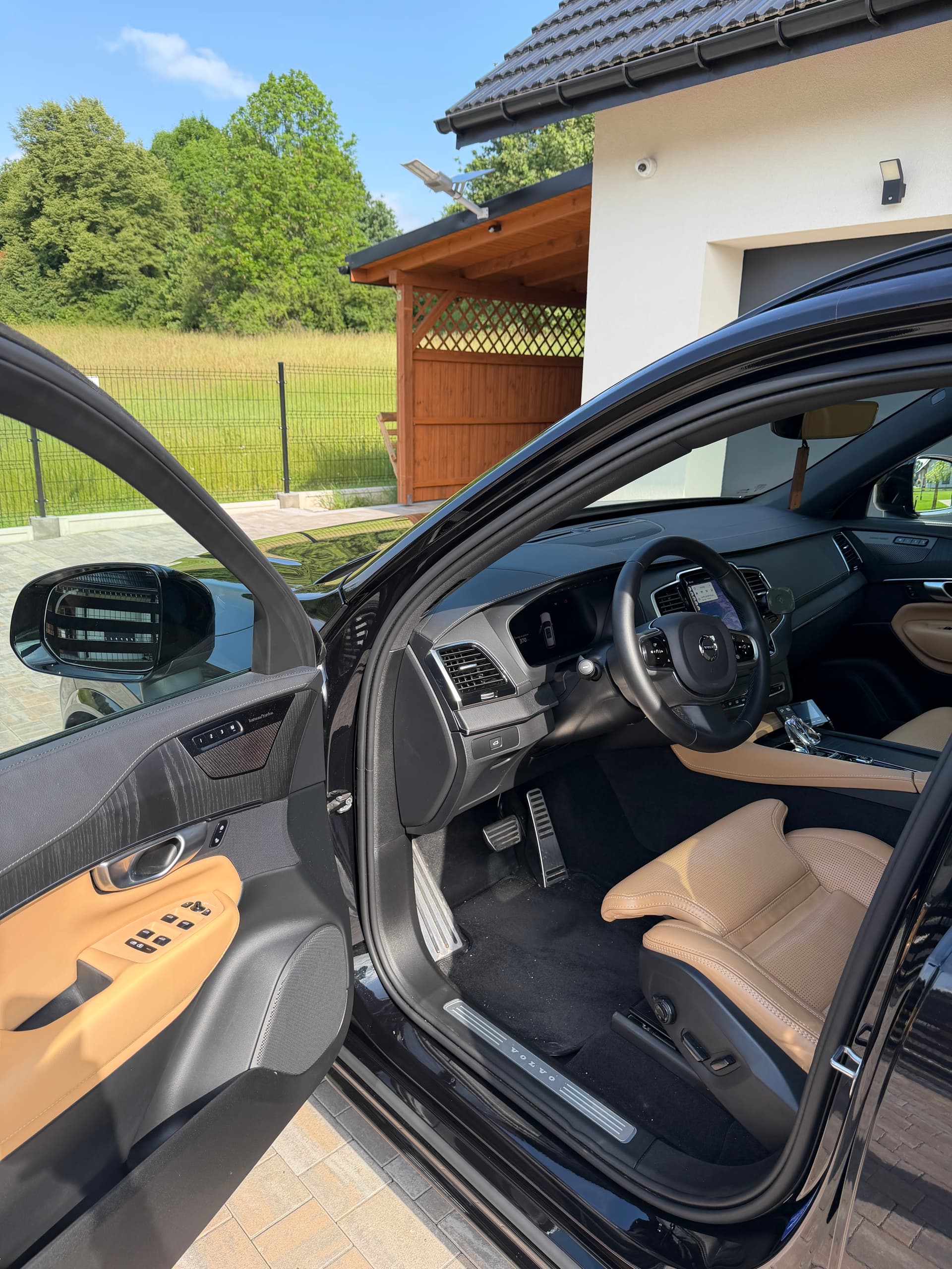 Volvo XC90 Plus — zdjęcie 2