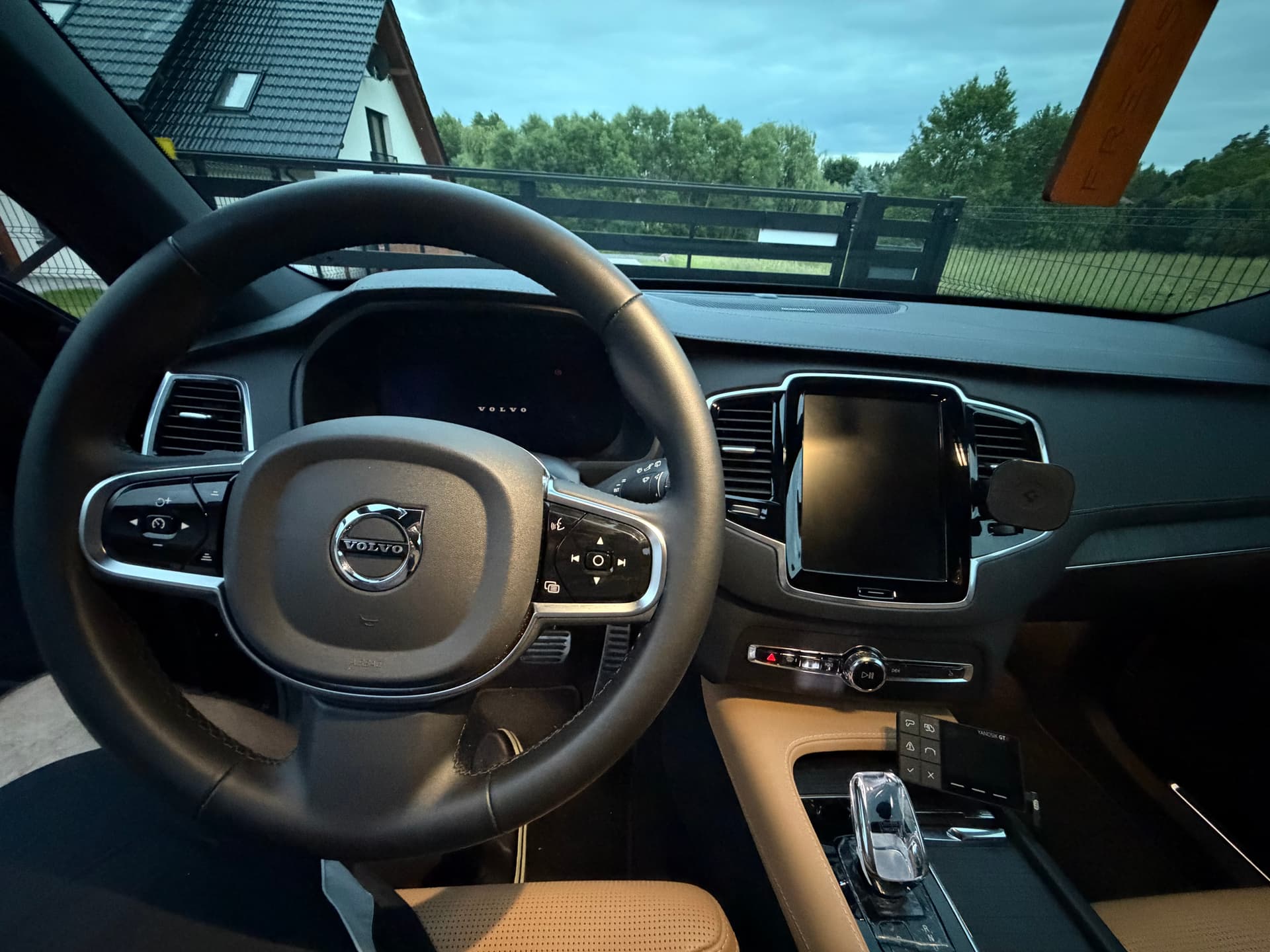 Volvo XC90 Plus — zdjęcie 7