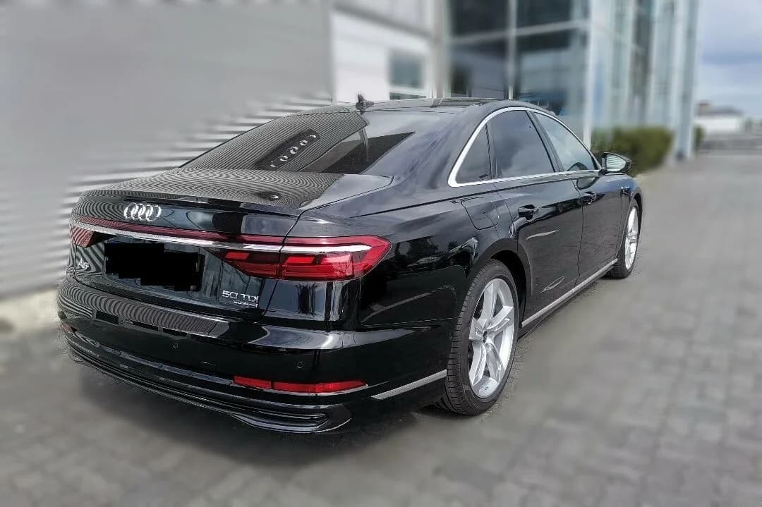 Audi A8 — zdjęcie 2