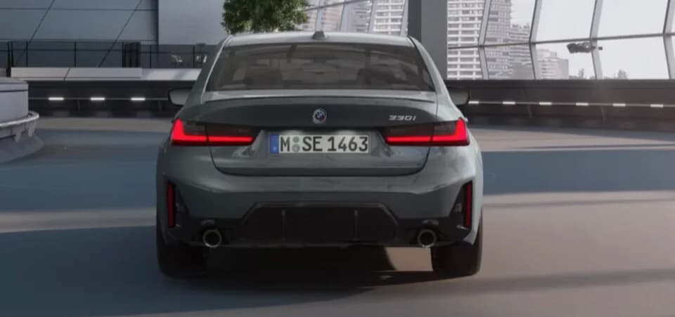 BMW Seria 3 Sedan 330i — zdjęcie 4