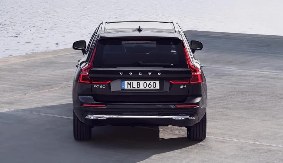Volvo XC60 B4 Plus — zdjęcie 2