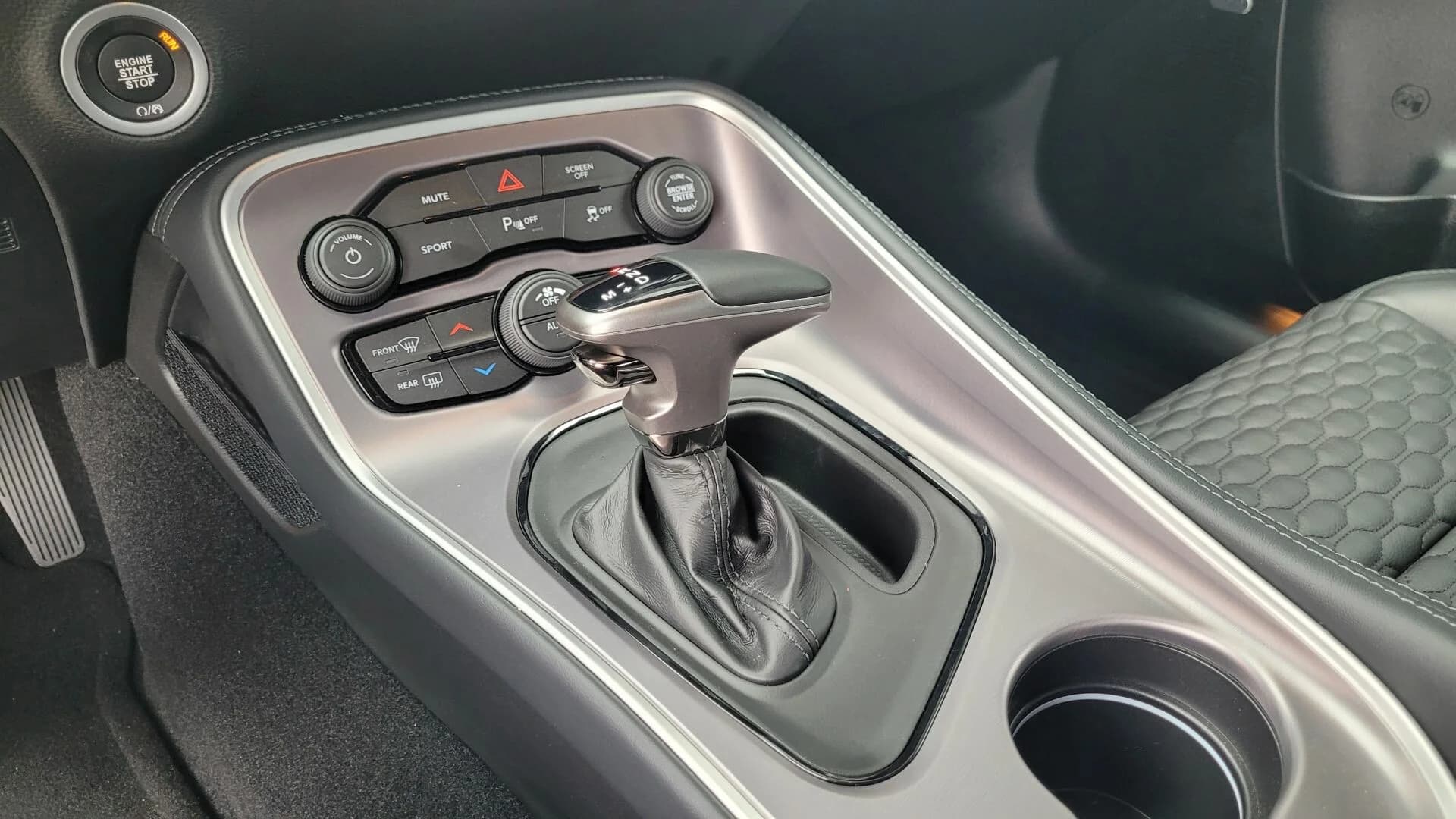 Dodge Challanger SXT RWD — zdjęcie 6