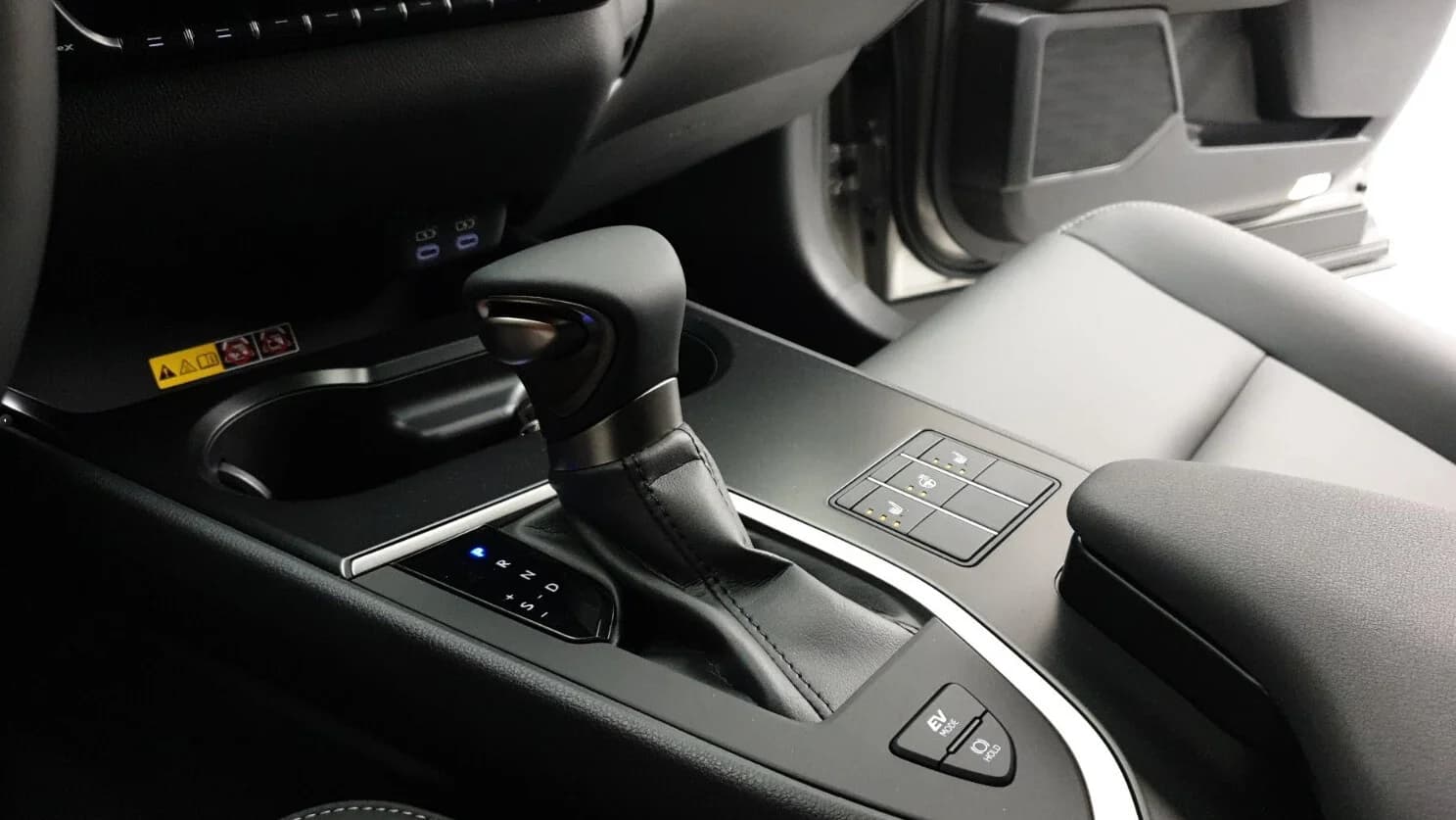Lexus UX 250h — zdjęcie 11