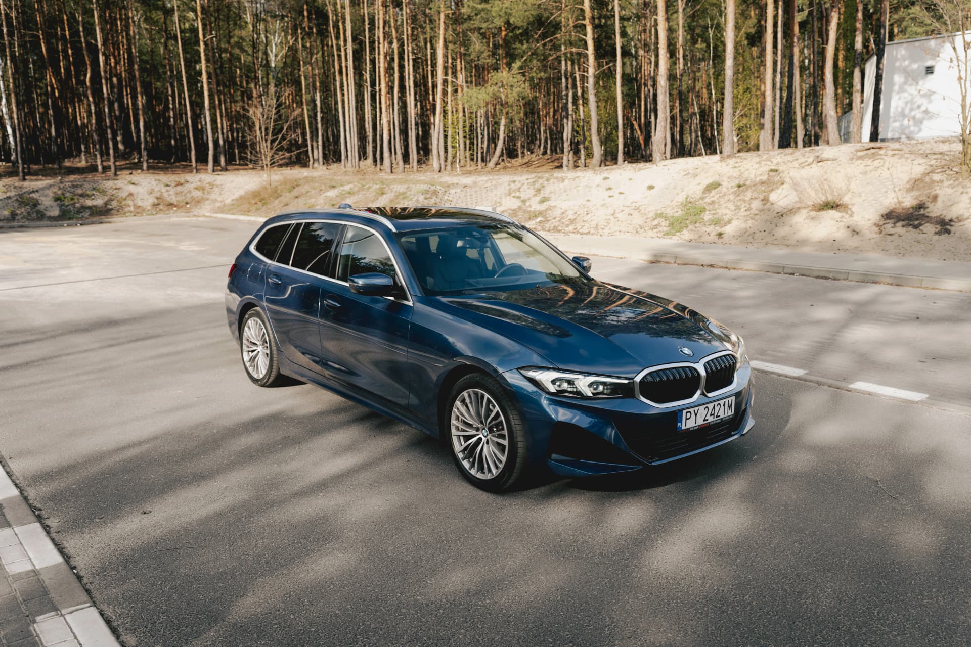 BMW Seria 3 Touring 320d xDrive — zdjęcie 4