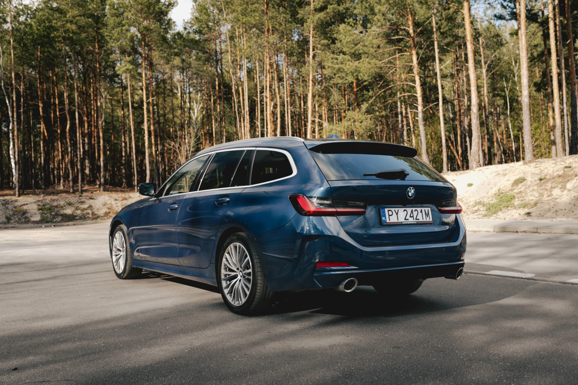 BMW Seria 3 Touring 320d xDrive — zdjęcie 9