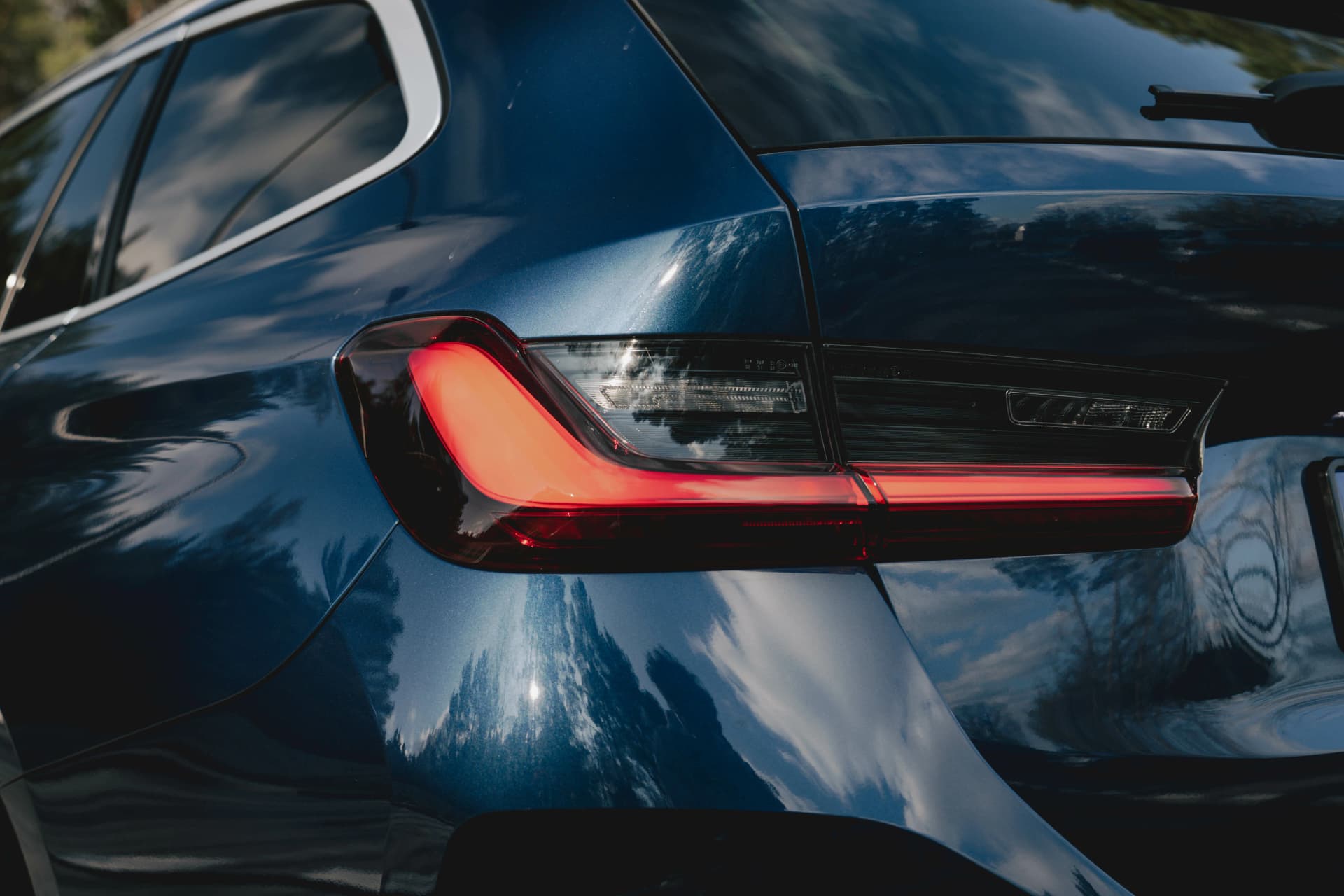 BMW Seria 3 Touring 320d xDrive — zdjęcie 15