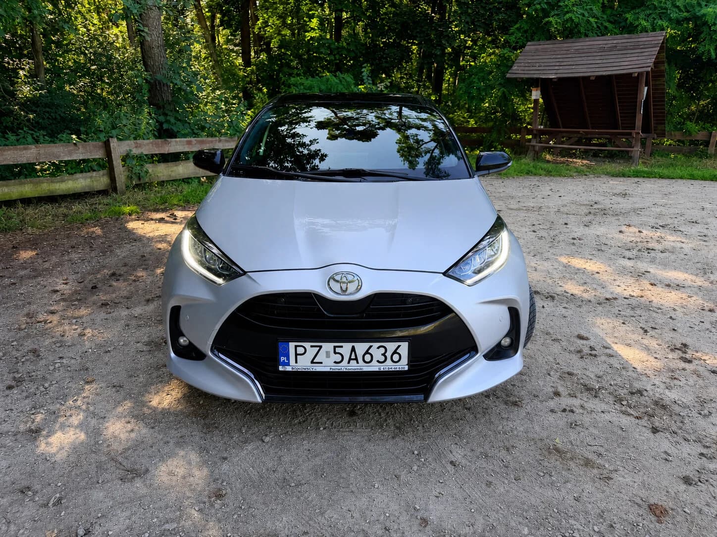 Toyota Yaris Executive — zdjęcie 2