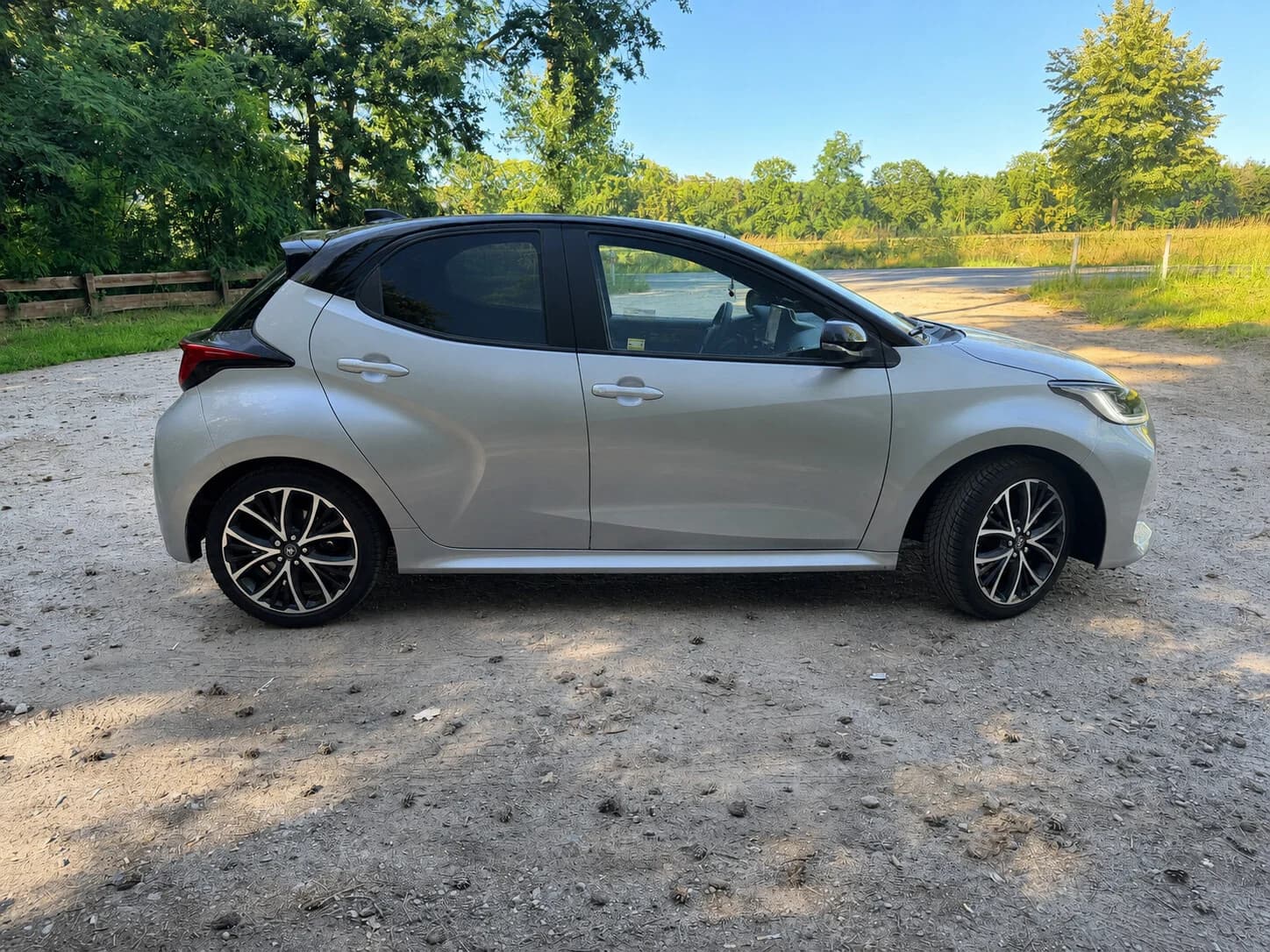 Toyota Yaris Executive — zdjęcie 3