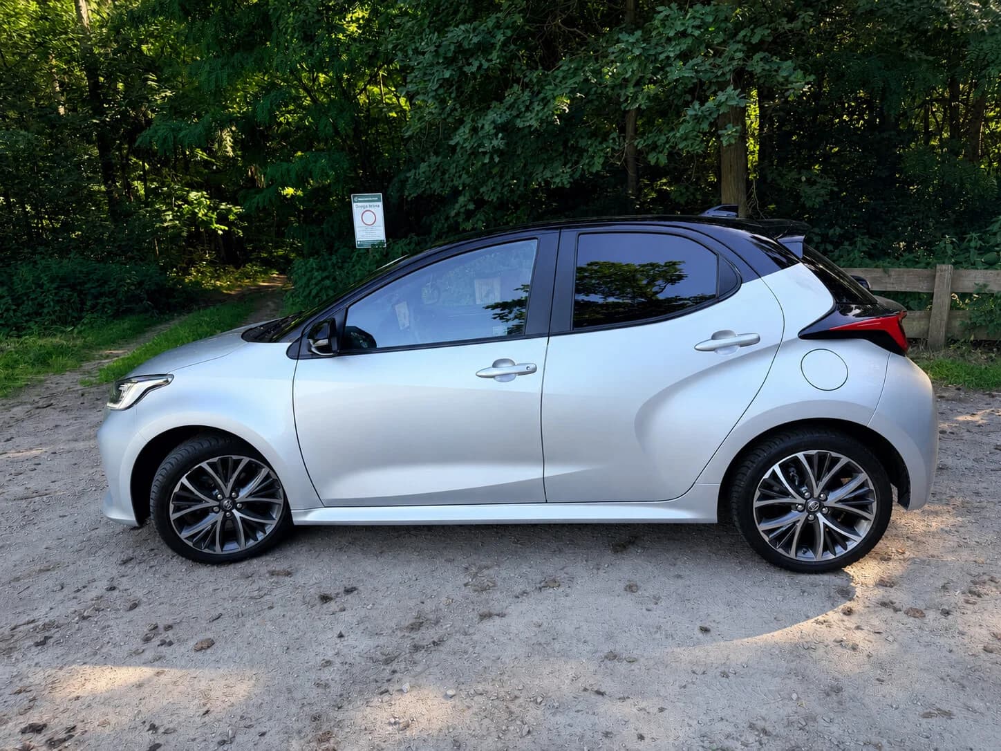 Toyota Yaris Executive — zdjęcie 5