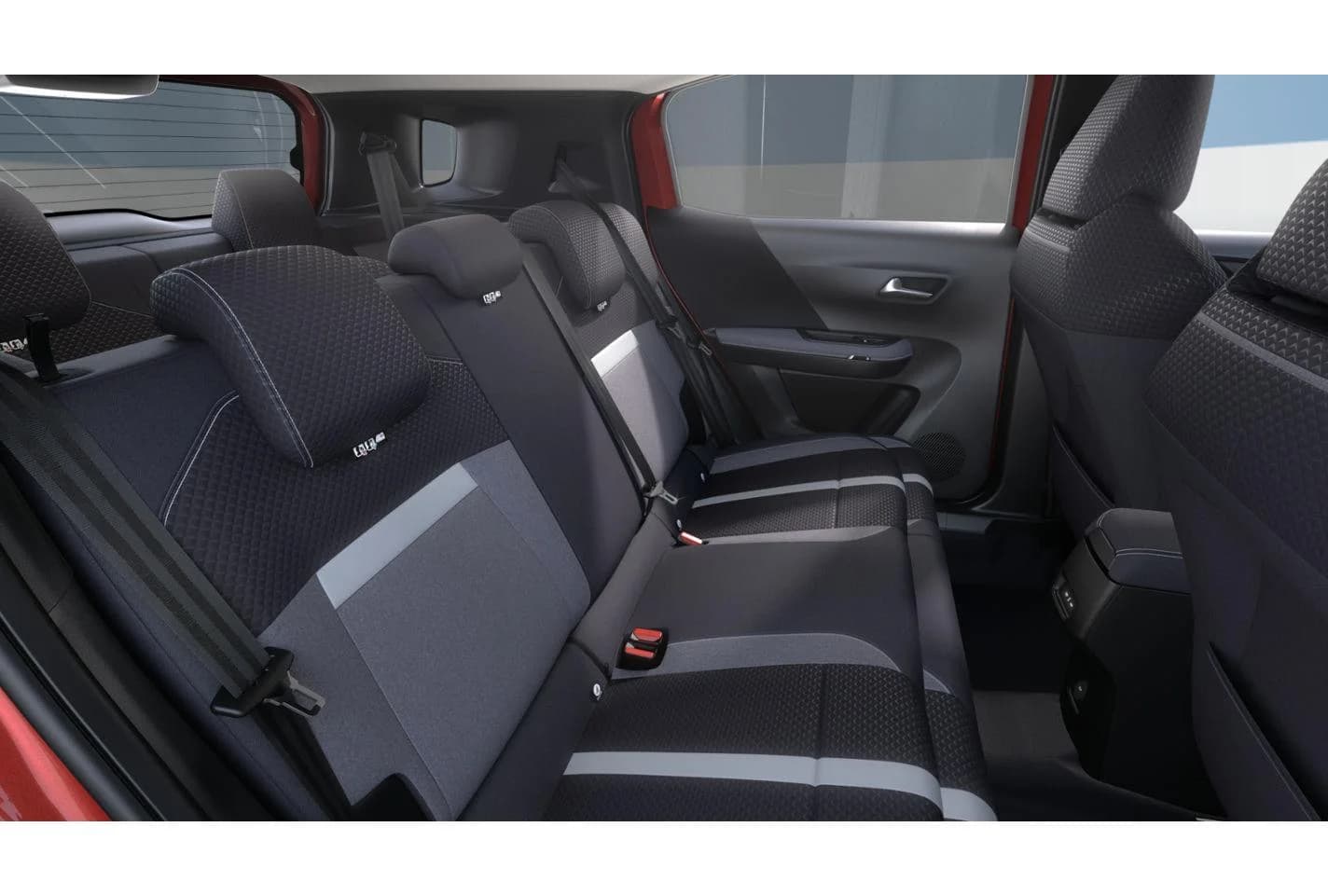 Opel Frontera GS 1.2 Hybrid 145KM — zdjęcie 8