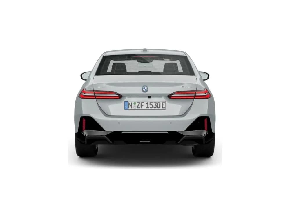 BMW Seria 5 Sedan 550e xDrive M Sport — zdjęcie 4