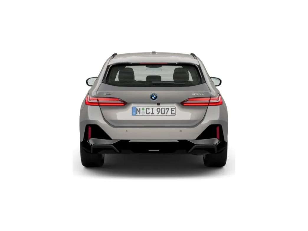 BMW Seria 5 Touring 550e xDrive — zdjęcie 4