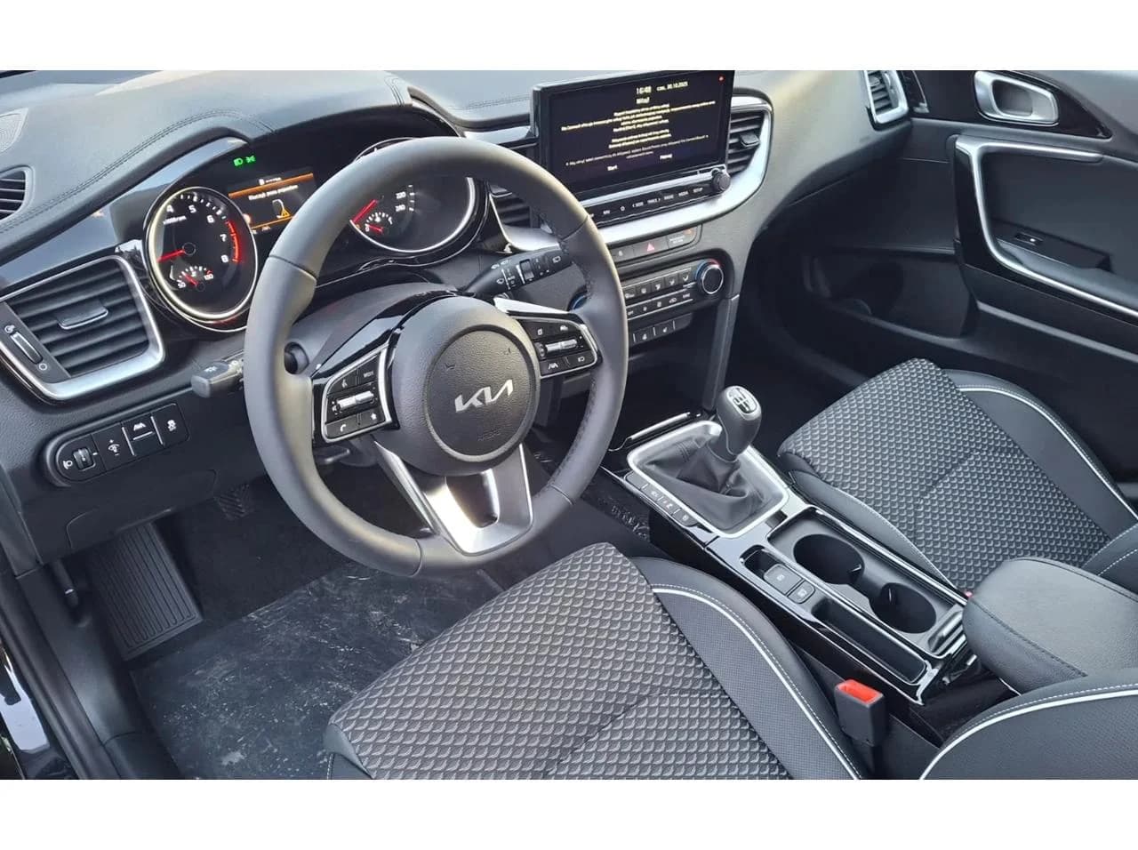 KIA Ceed Kombi Tribute 1.5 T-GDI MT — zdjęcie 5