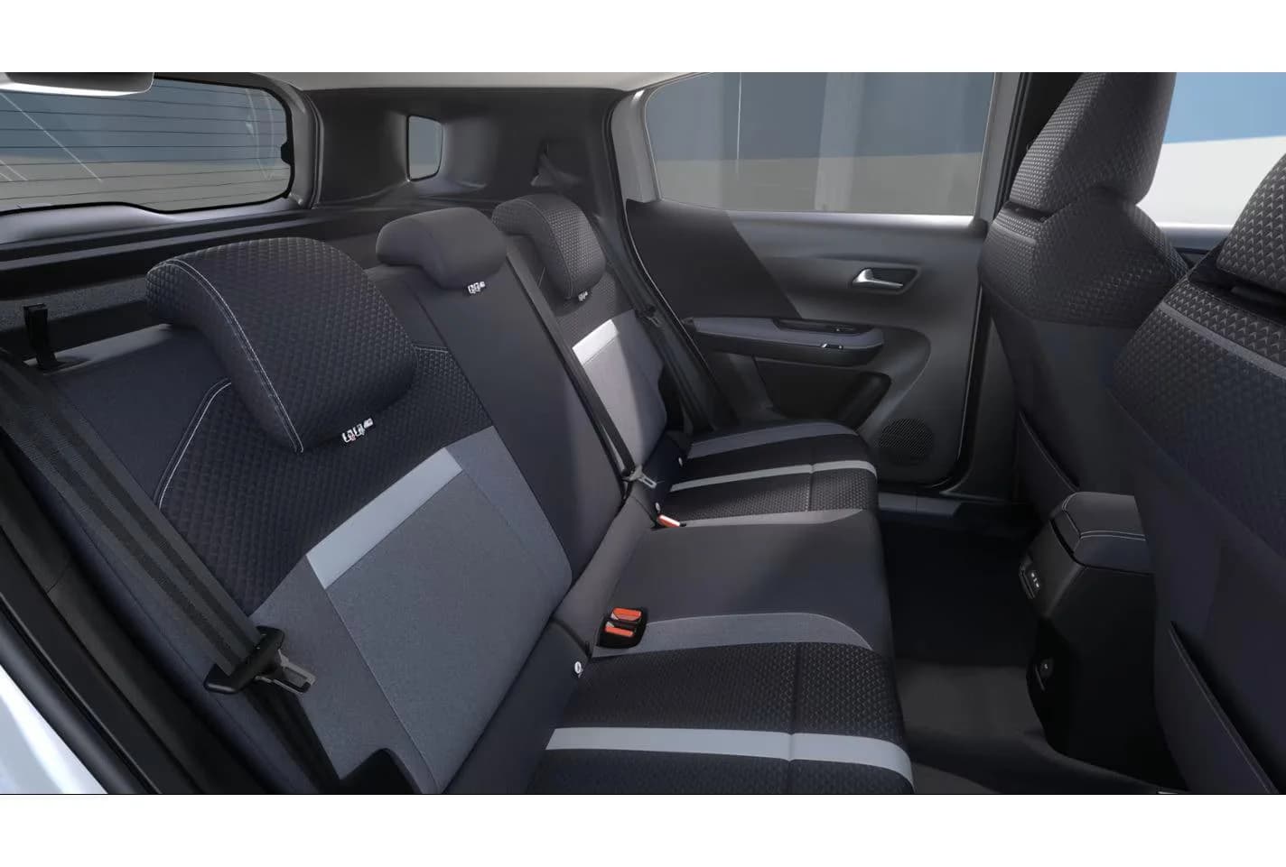 Opel Frontera GS 1.2 Hybrid 145KM — zdjęcie 7