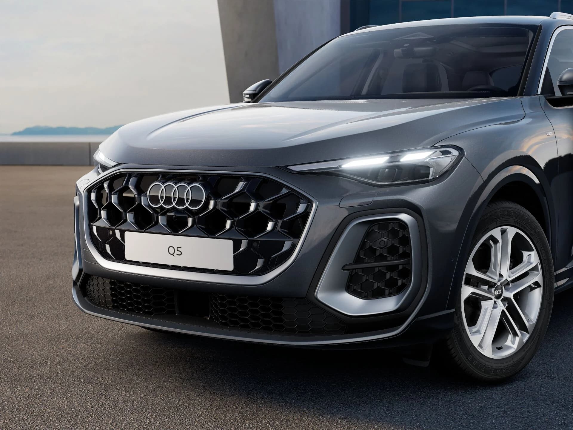 Audi Q5 TFSI — zdjęcie 2