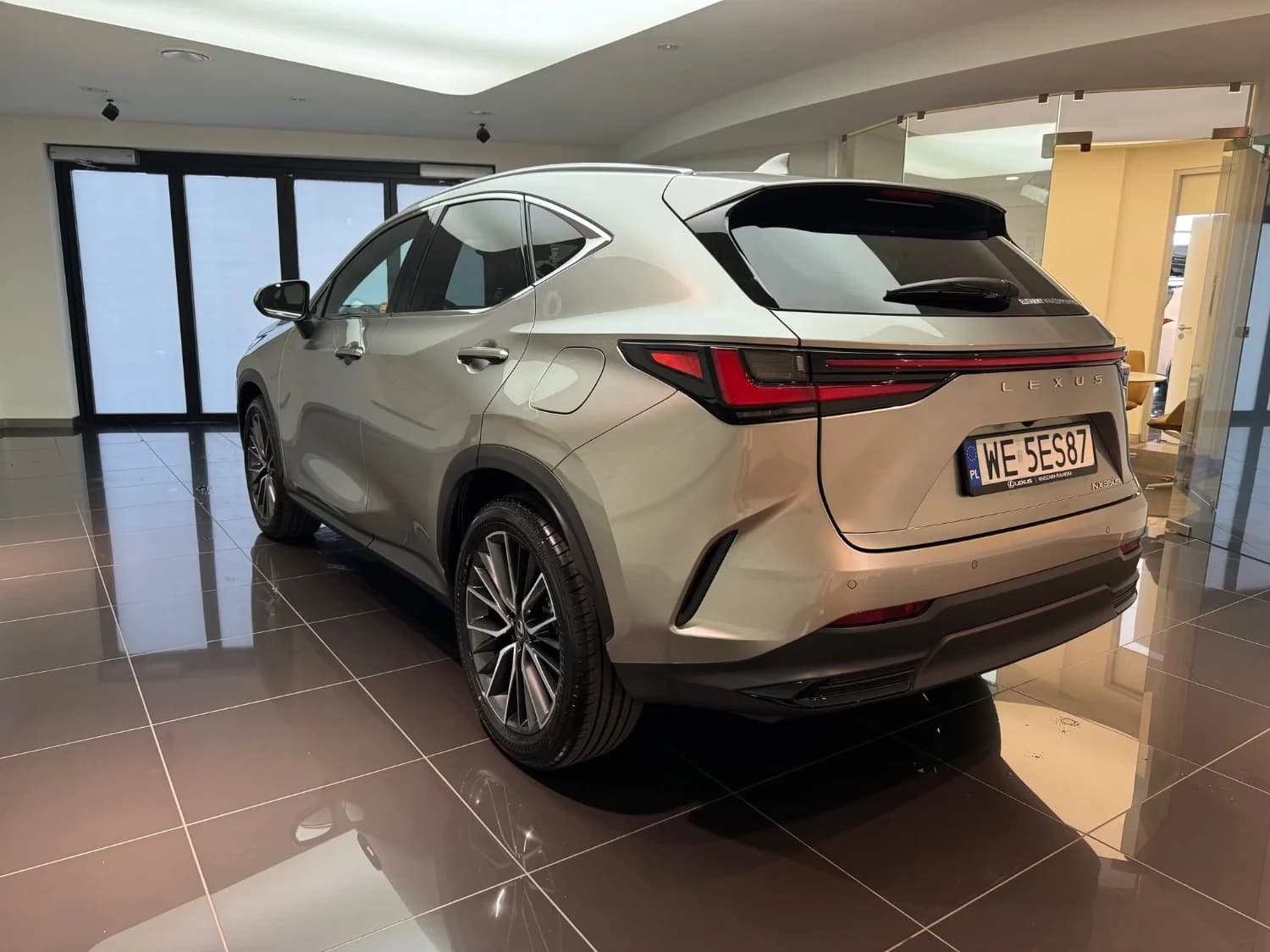 Lexus NX 350h Omotenashi AWD CVT — zdjęcie 8