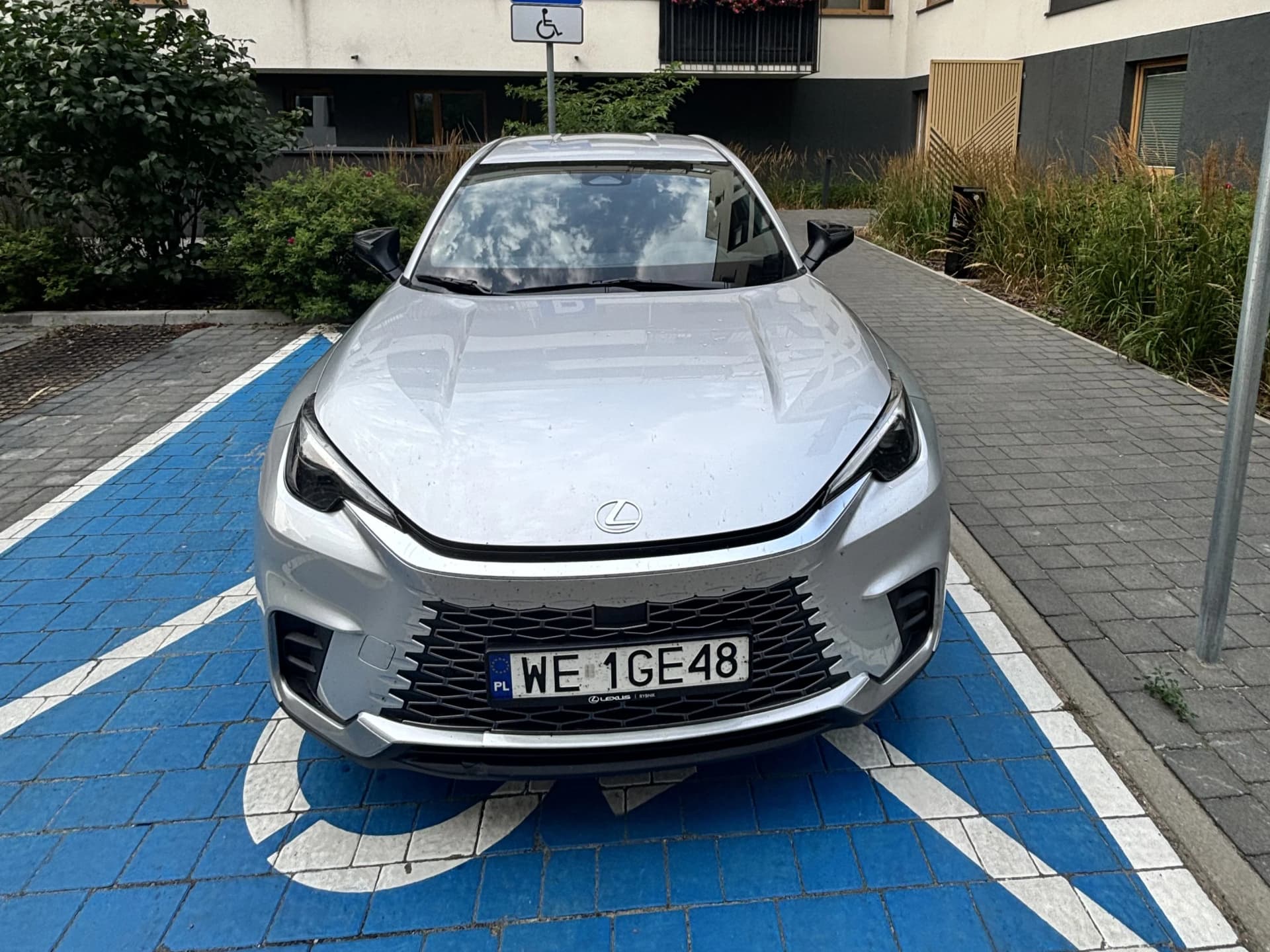 Lexus LBX Elegant — zdjęcie 2