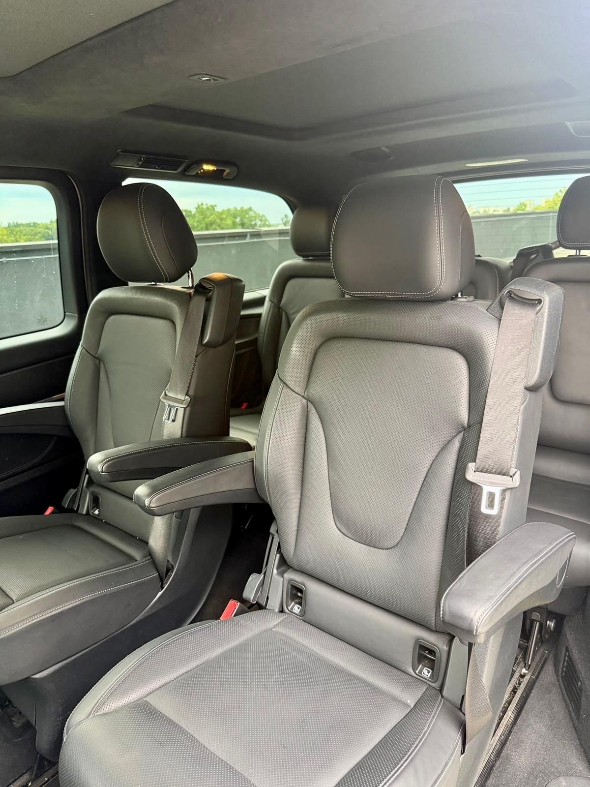 Mercedes-Benz V-Class V300d 4MATIC — zdjęcie 12