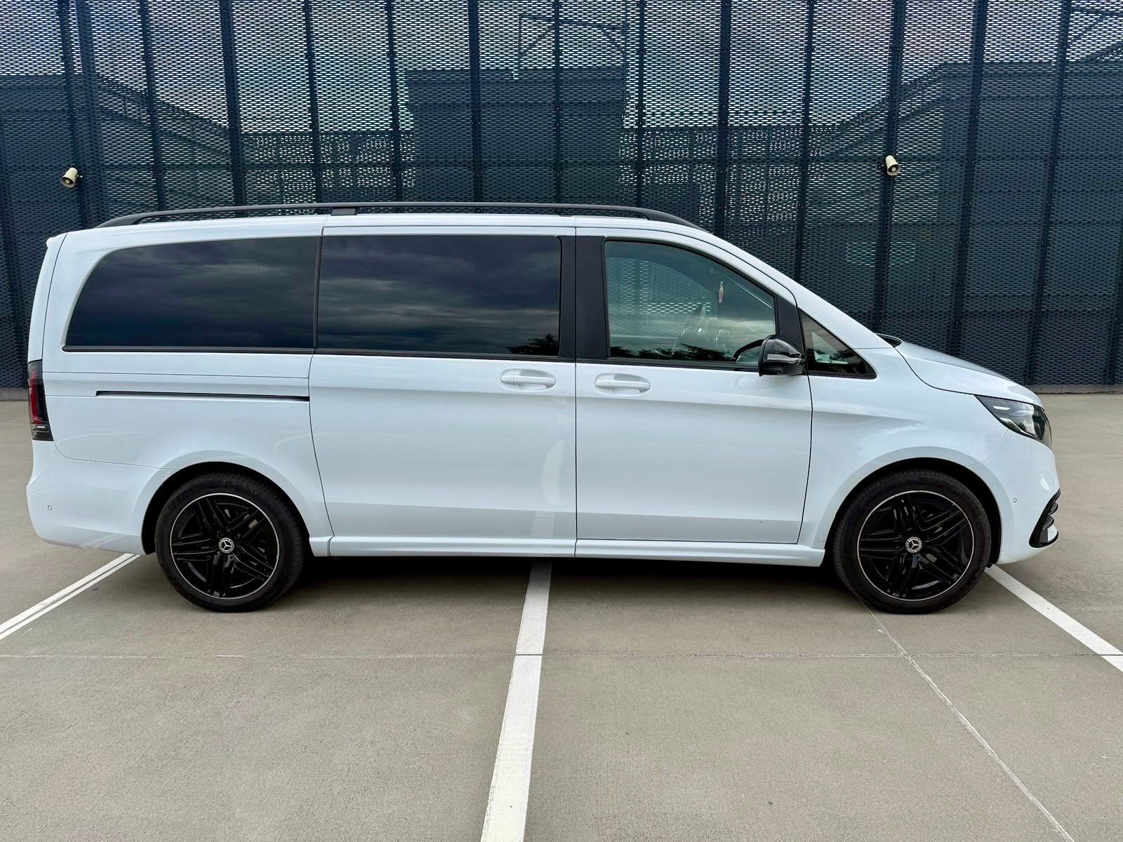 Mercedes-Benz V-Class V300d 4MATIC — zdjęcie 9