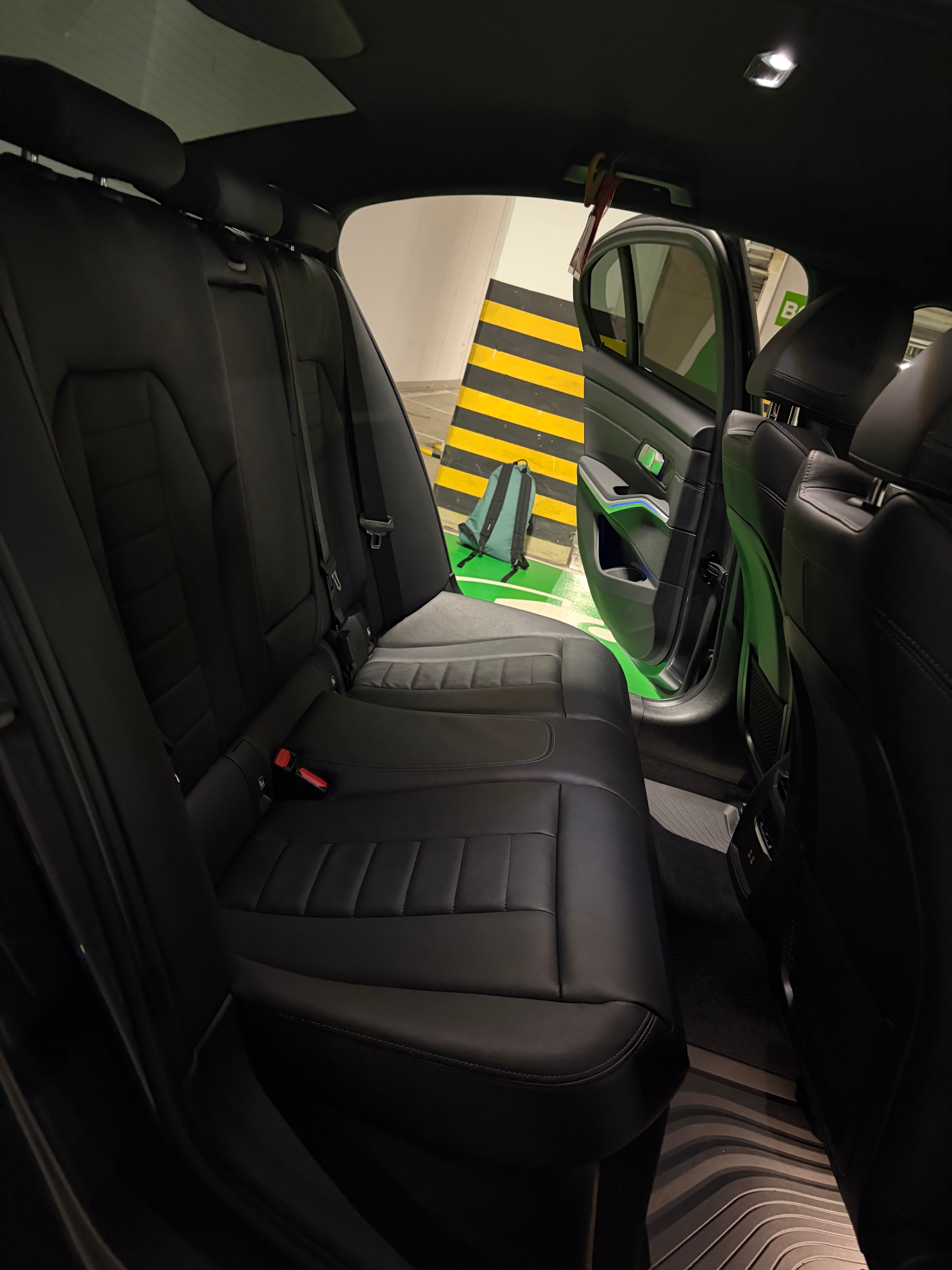 BMW Seria 3 Sedan 330i xDrive M Sport — zdjęcie 10