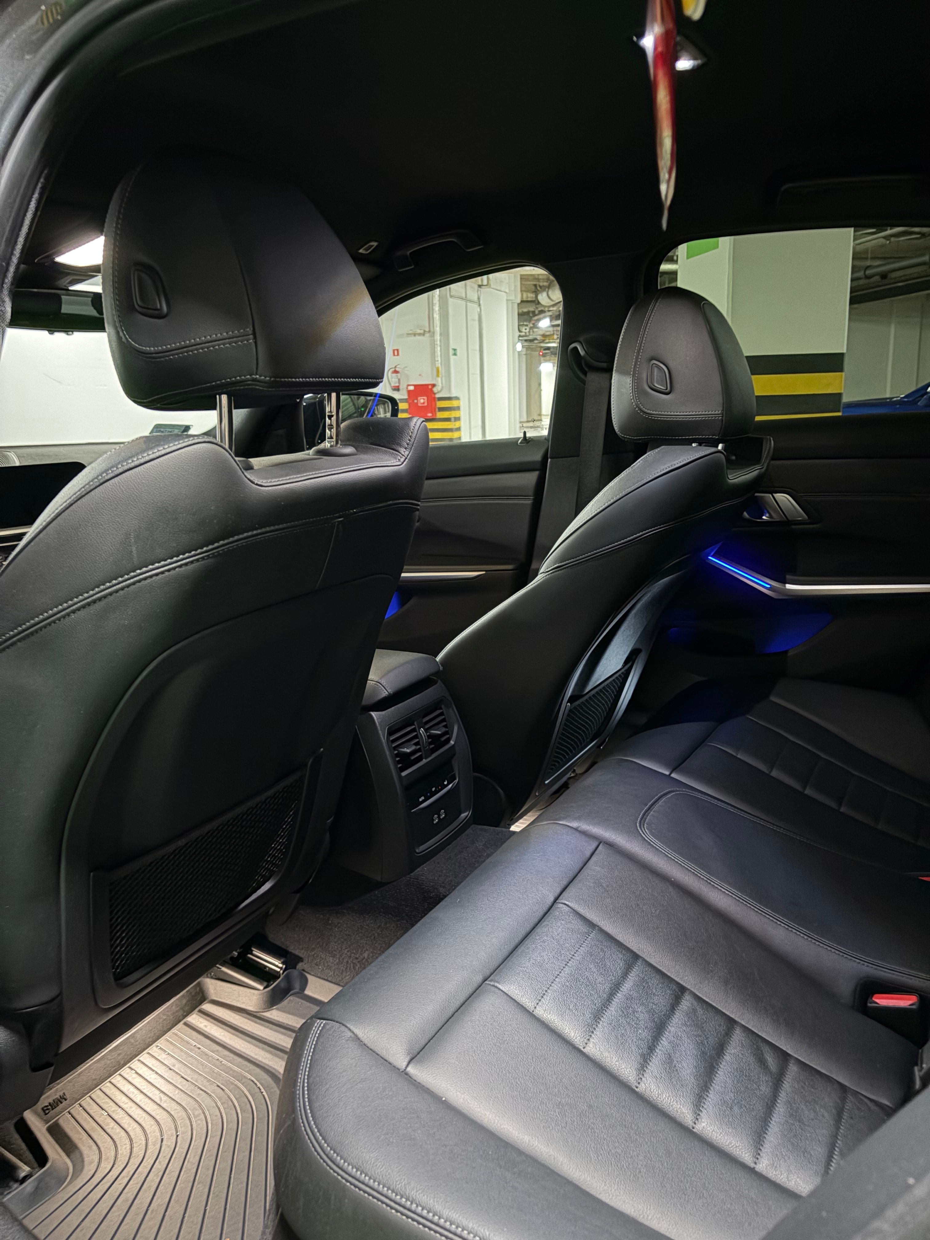 BMW Seria 3 Sedan 330i xDrive M Sport — zdjęcie 11