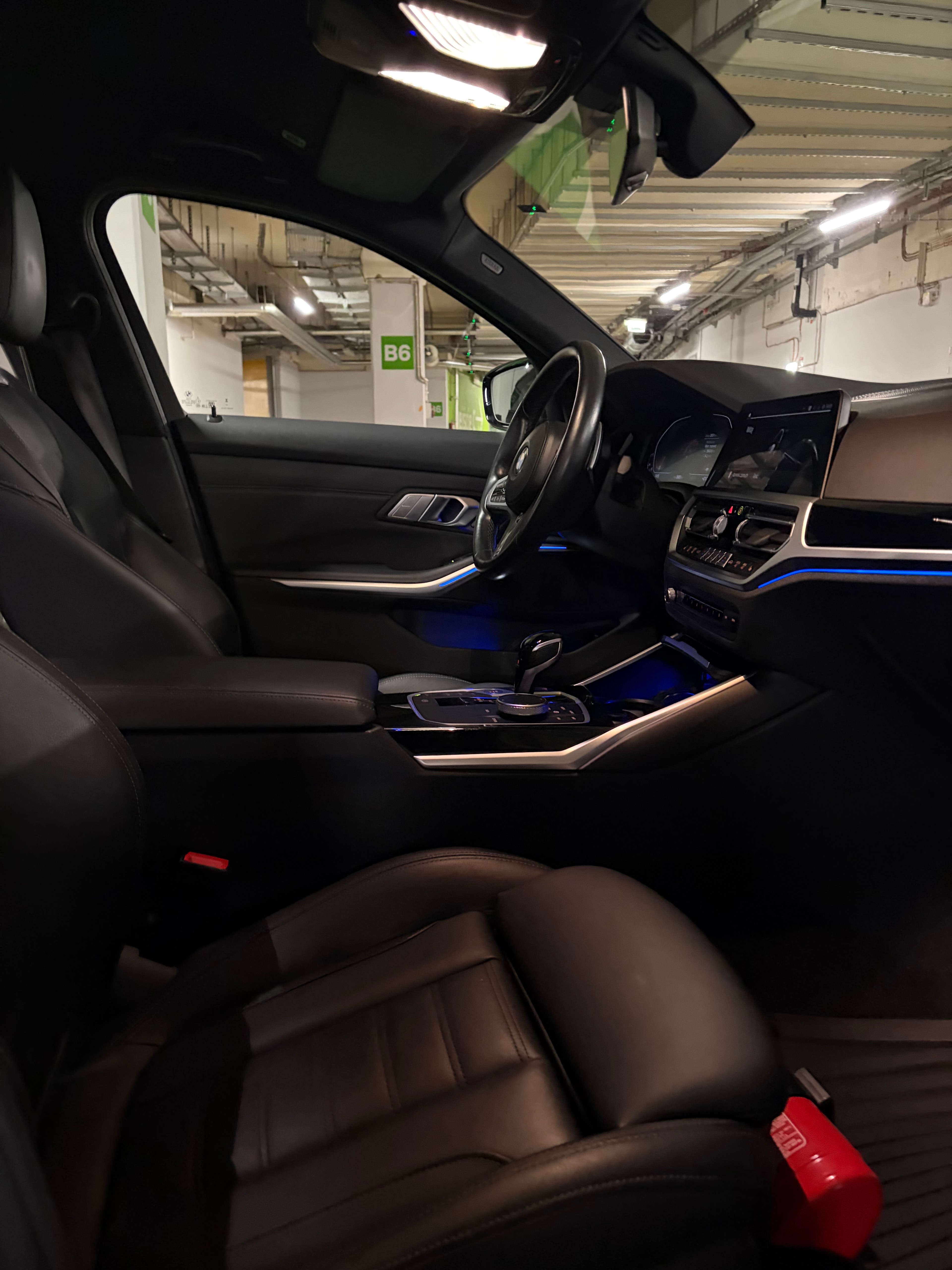 BMW Seria 3 Sedan 330i xDrive M Sport — zdjęcie 13