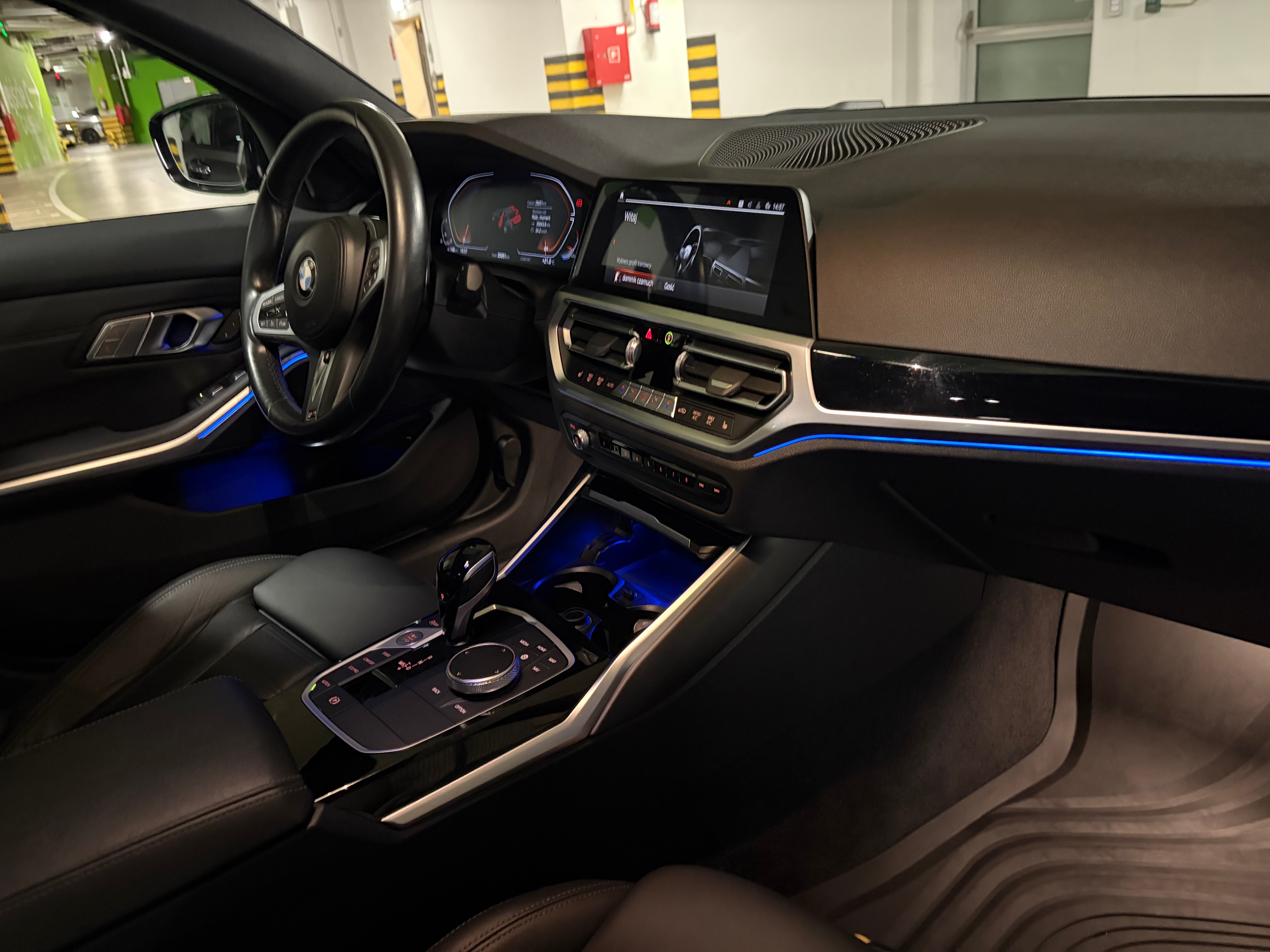 BMW Seria 3 Sedan 330i xDrive M Sport — zdjęcie 14