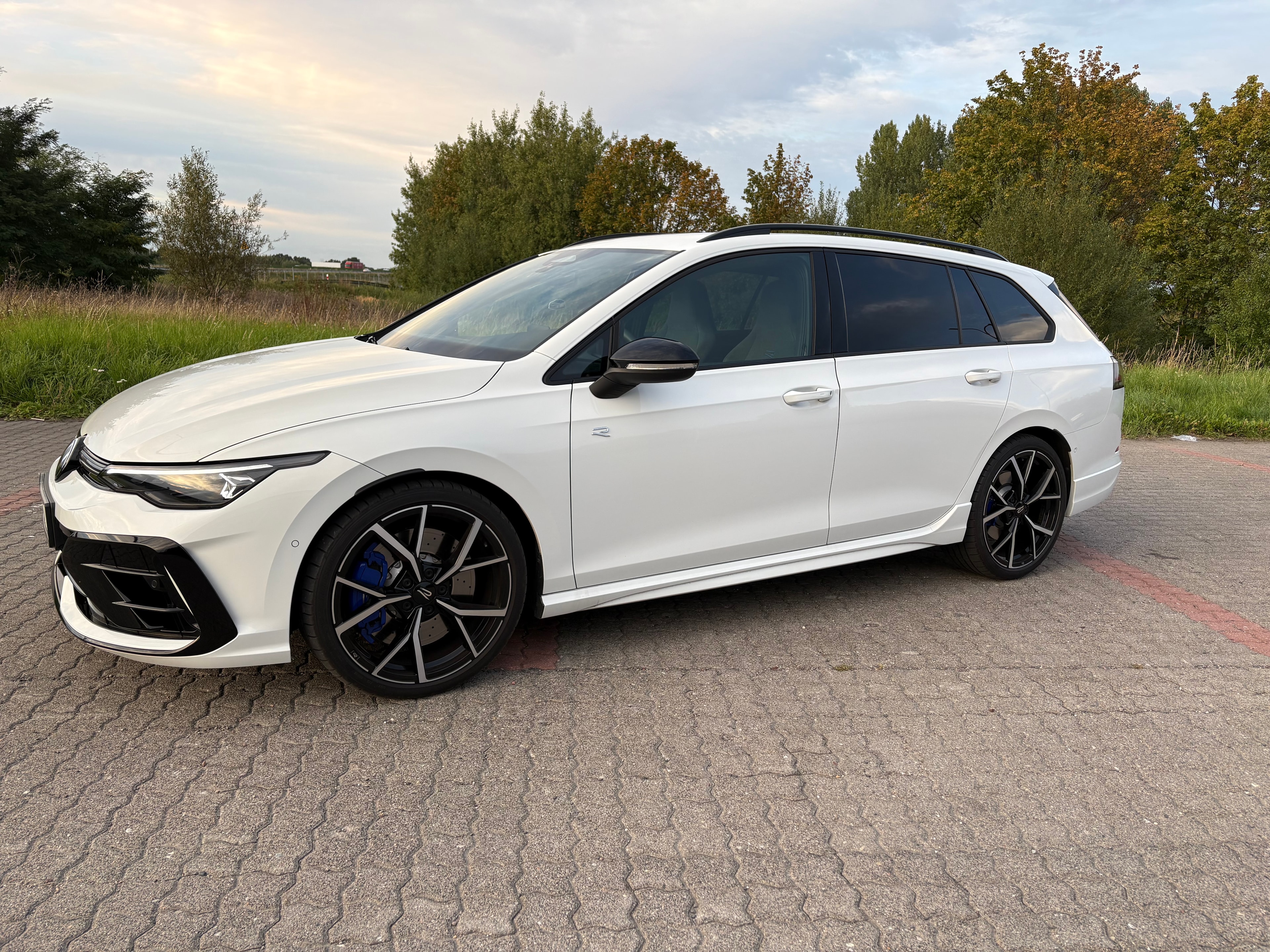 Volkswagen Golf Variant R — zdjęcie 1