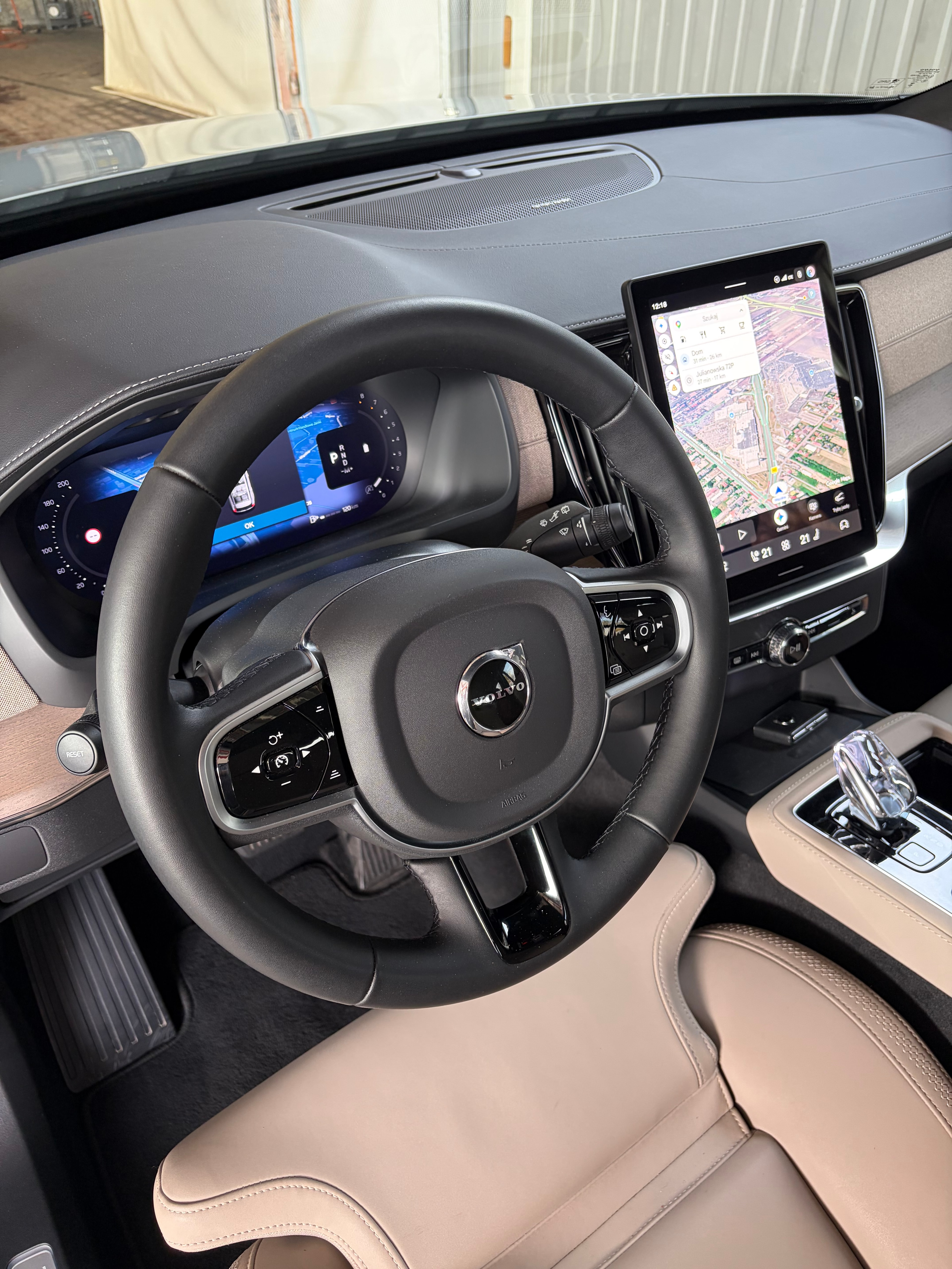 Volvo XC90 Plus — zdjęcie 11