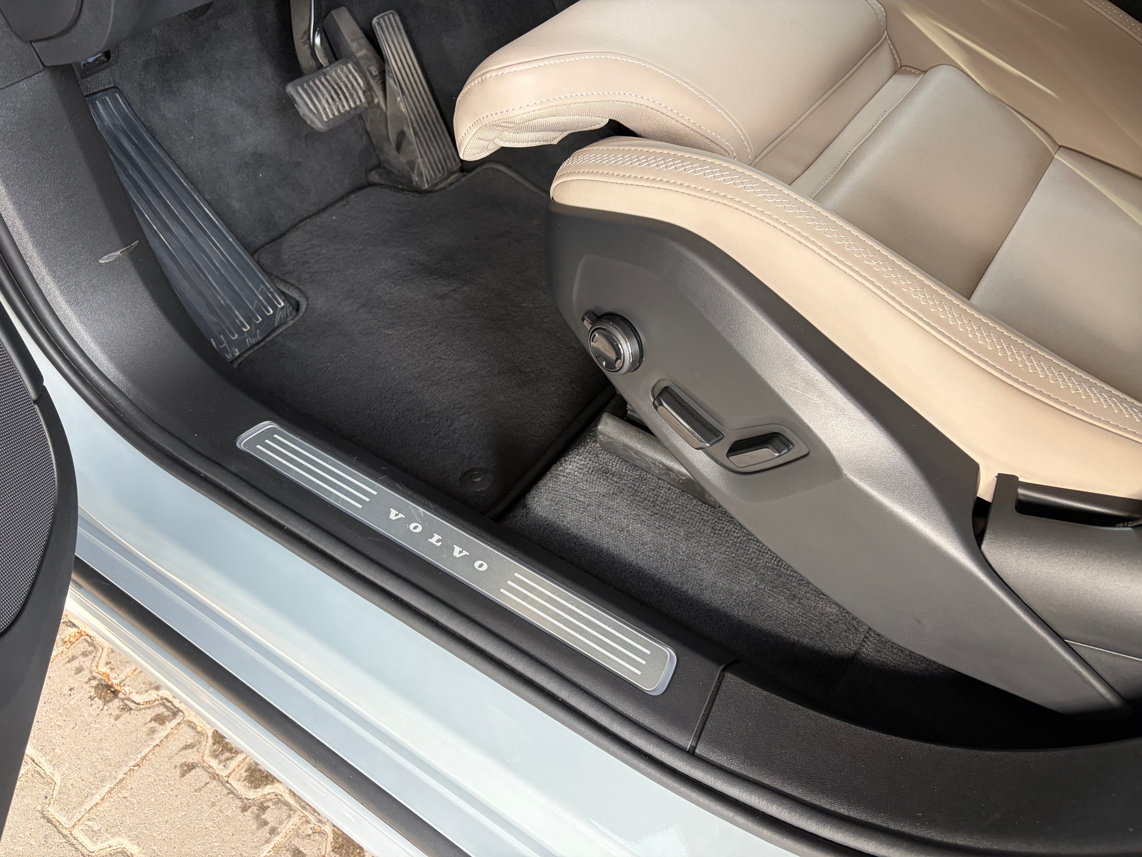 Volvo XC90 Plus — zdjęcie 13