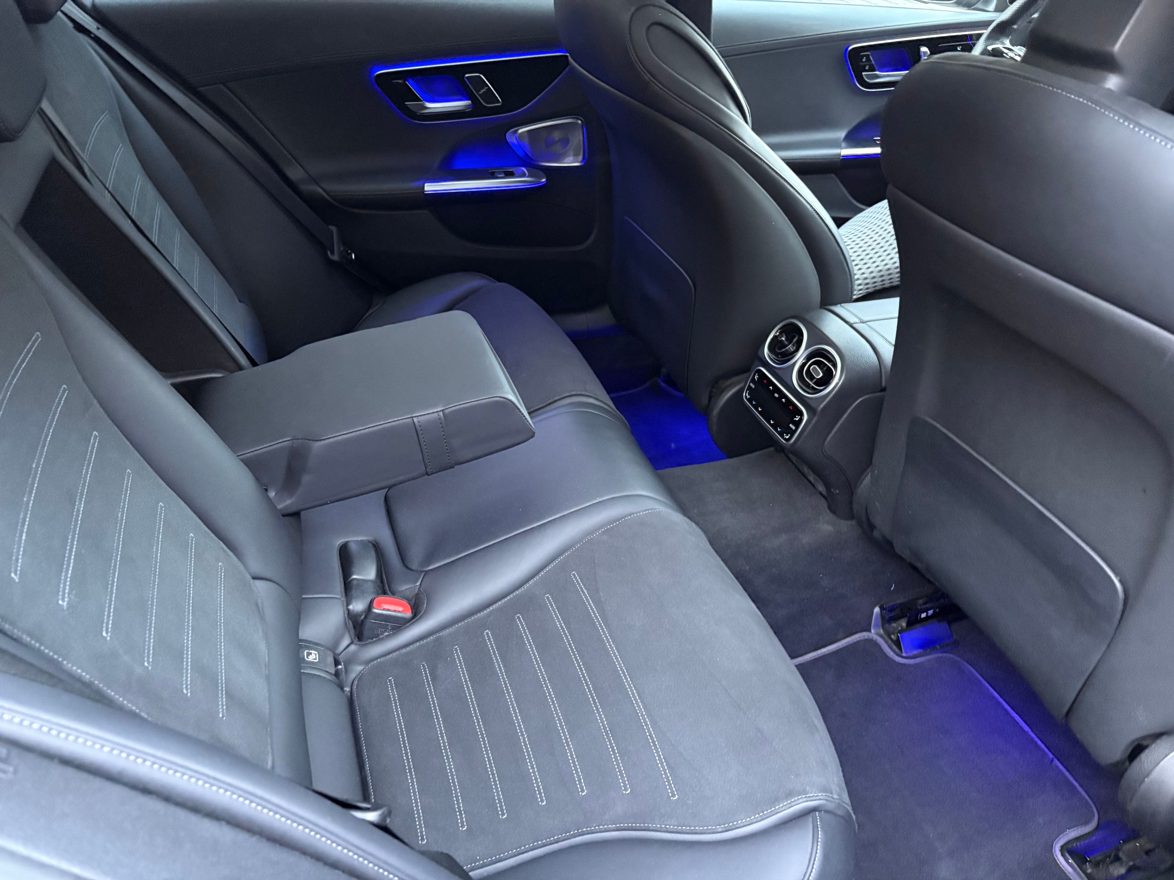 Mercedes-Benz Klasa C C220d — zdjęcie 16