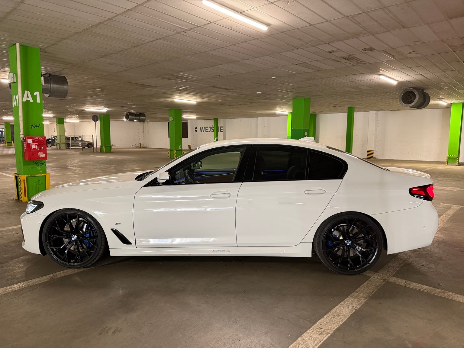 BMW Seria 5 Sedan 520d — zdjęcie 1