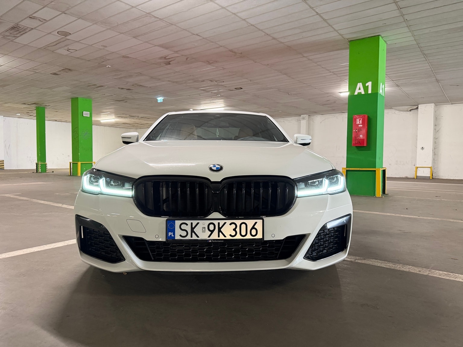 BMW Seria 5 Sedan 520d — zdjęcie 2