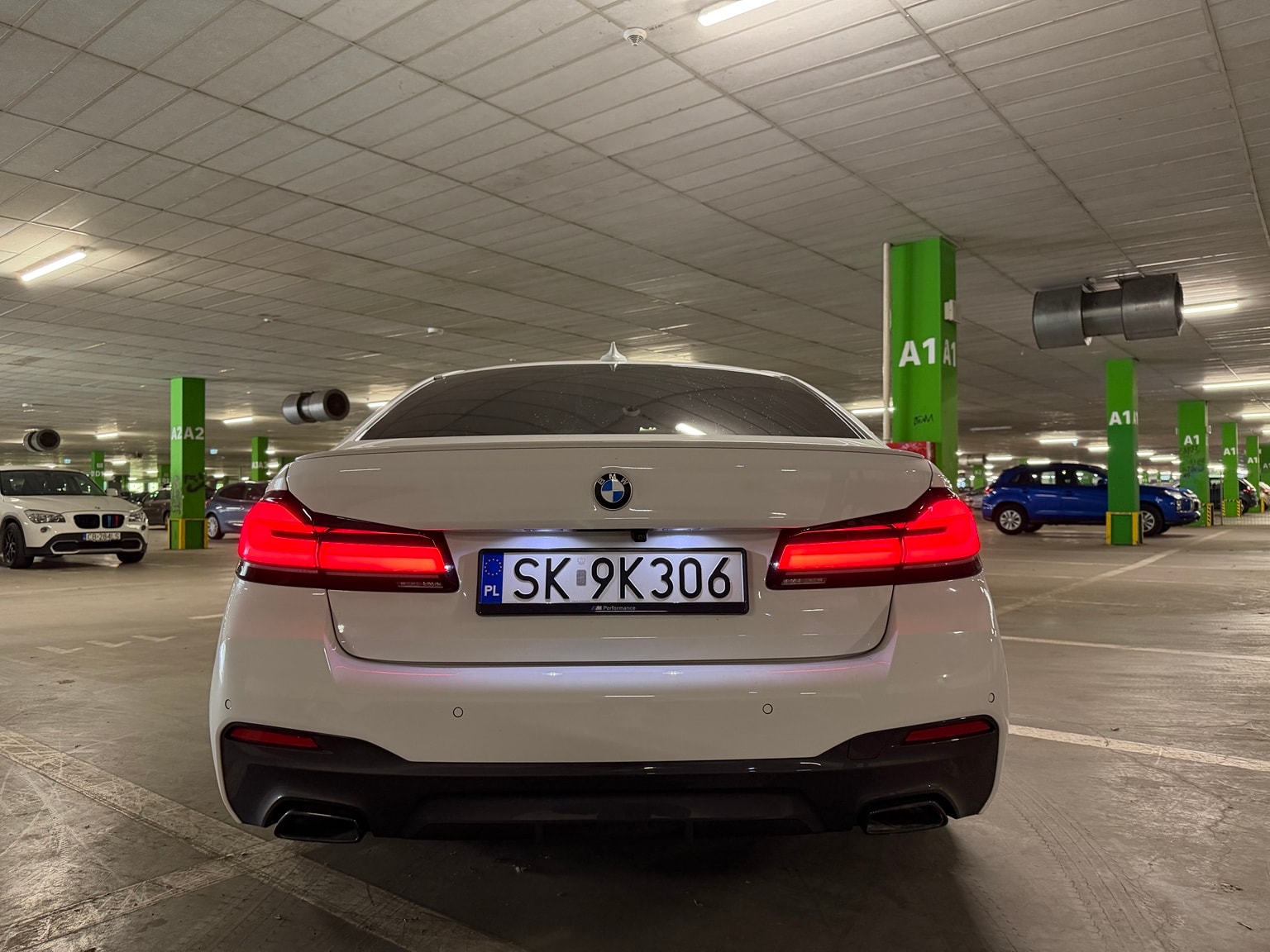 BMW Seria 5 Sedan 520d — zdjęcie 4