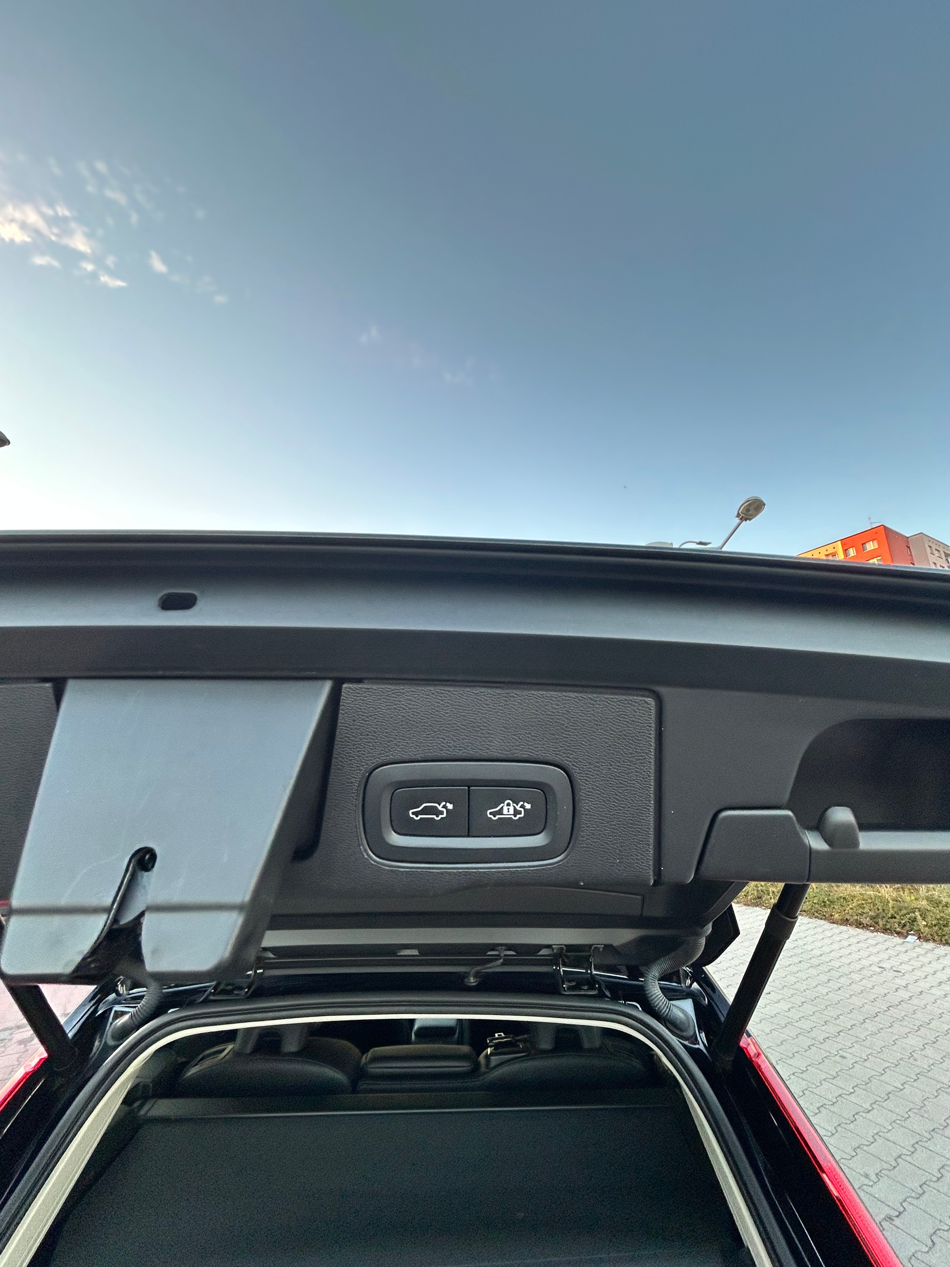 Volvo XC60 B4 Plus — zdjęcie 10