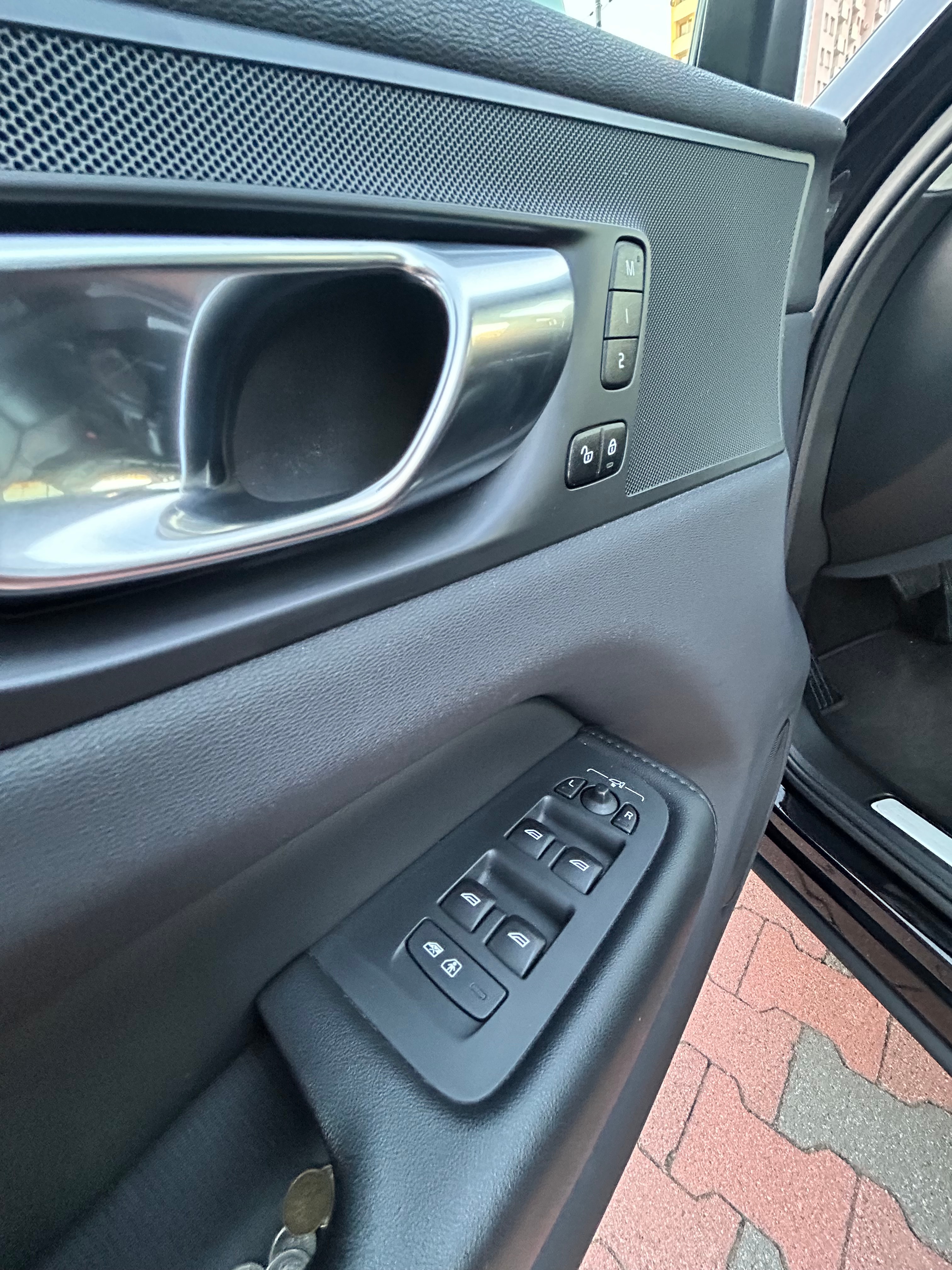 Volvo XC60 B4 Plus — zdjęcie 15