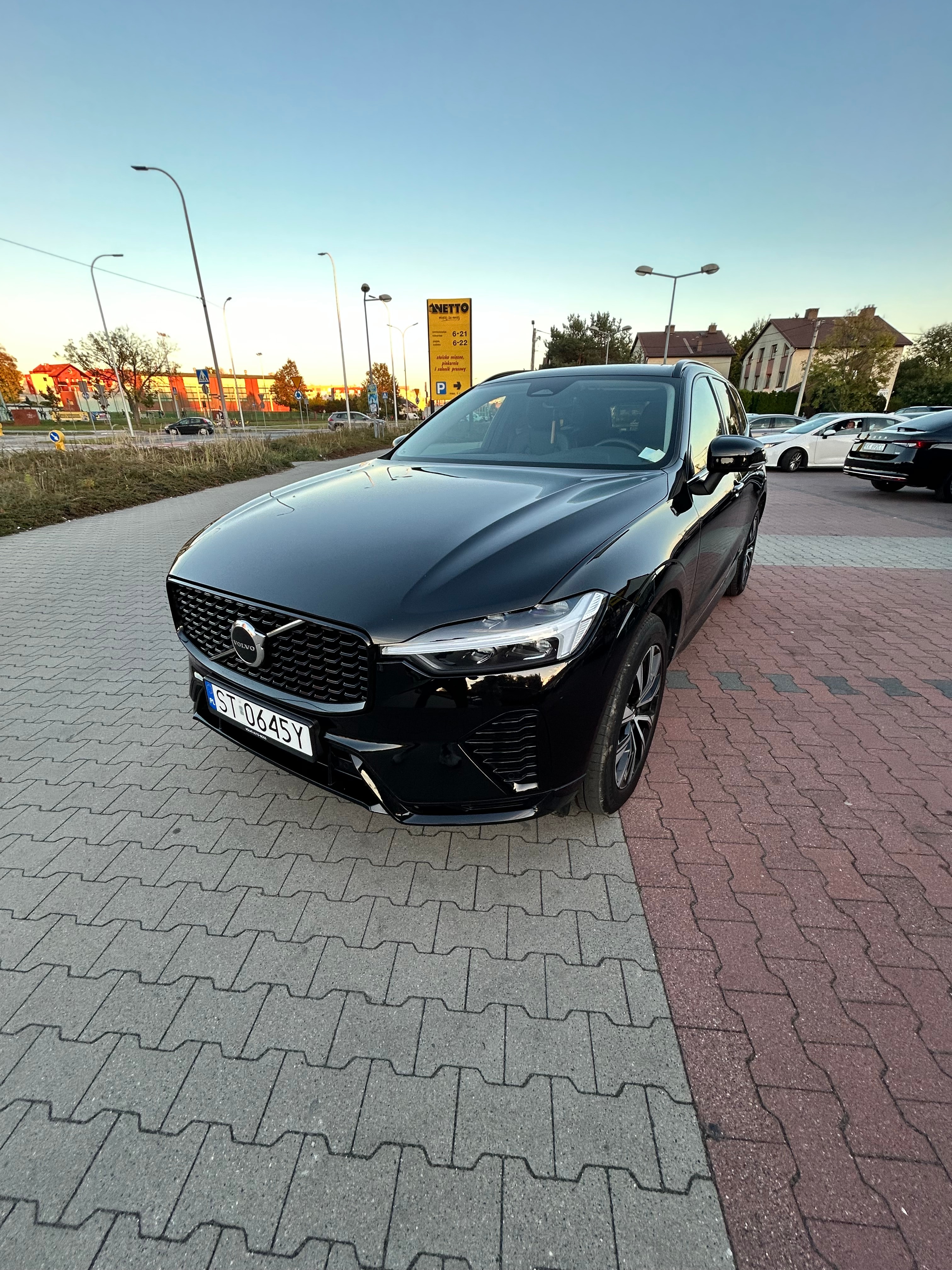 Volvo XC60 B4 Plus — zdjęcie 6