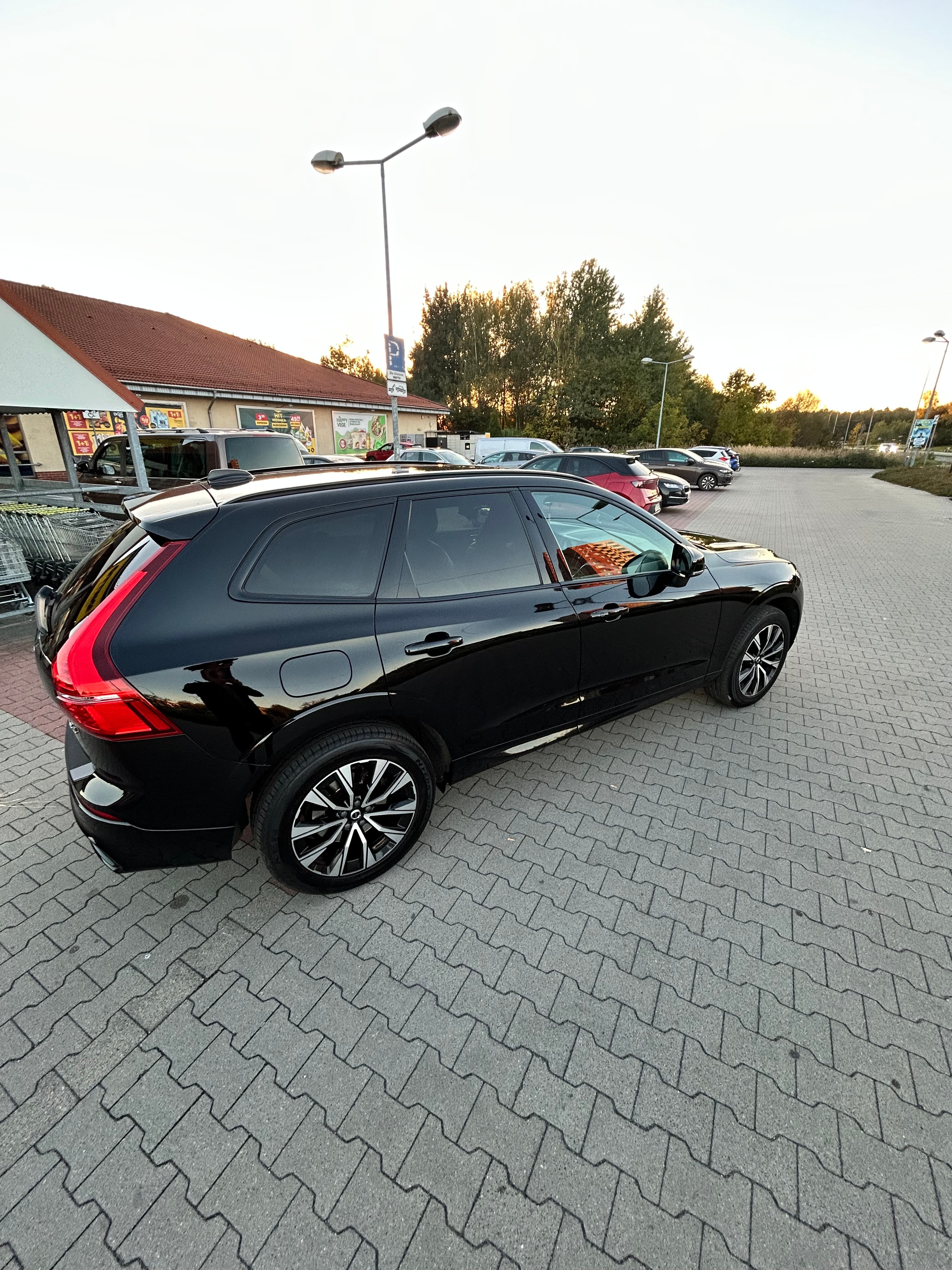 Volvo XC60 B4 Plus — zdjęcie 9