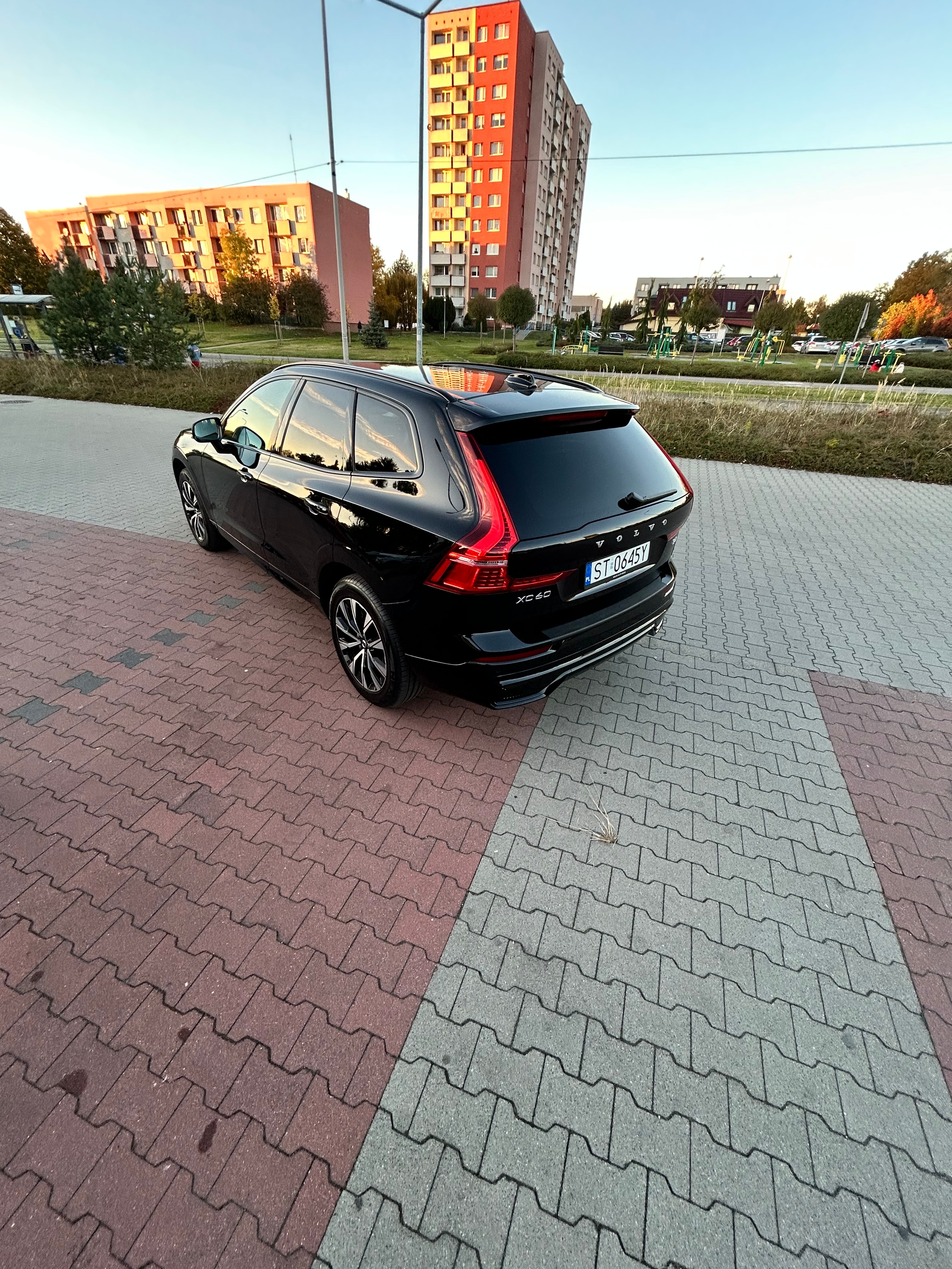 Volvo XC60 B4 Plus — zdjęcie 7