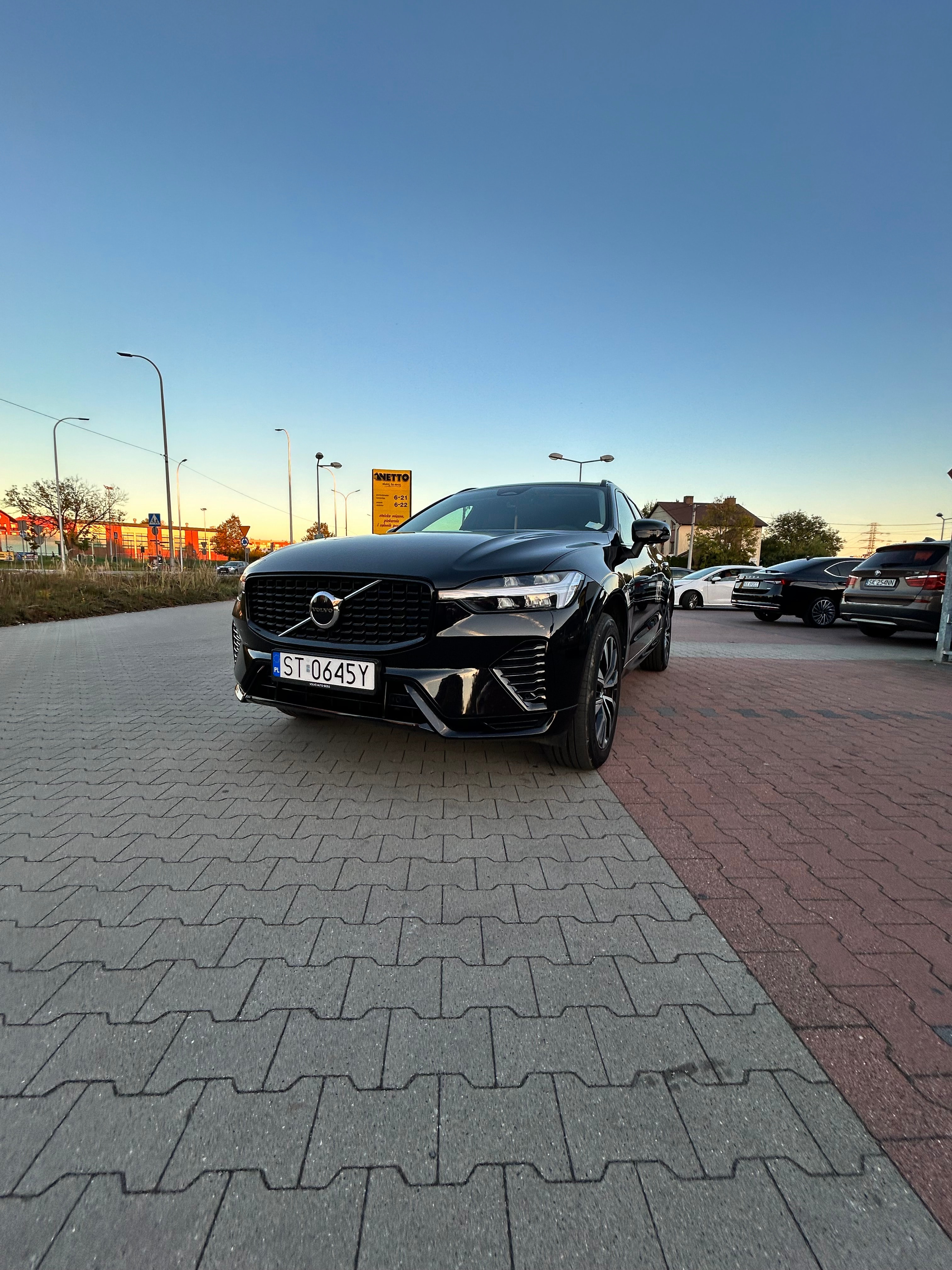 Volvo XC60 B4 Plus — zdjęcie 2