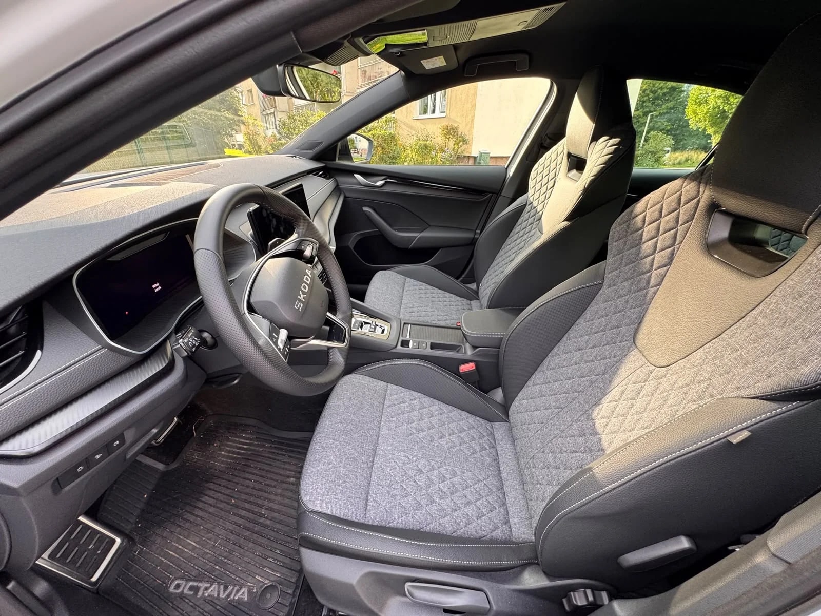 Skoda Octavia Sportline 1.5 mHEV — zdjęcie 16