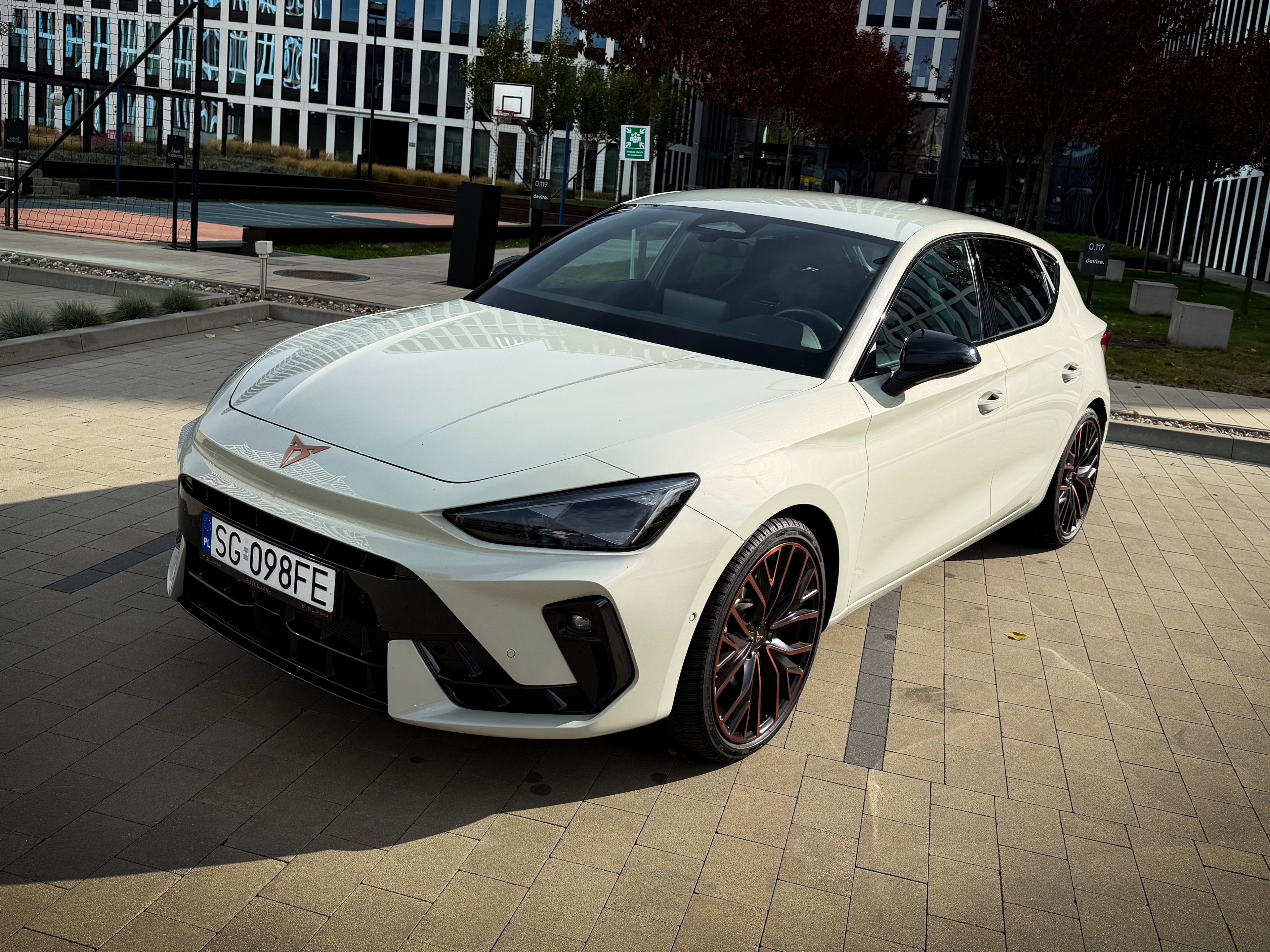 Cupra Leon eTSI 150 — zdjęcie 1