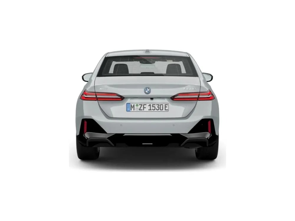 BMW Seria 5 Sedan 550e xDrive M Sport — zdjęcie 4