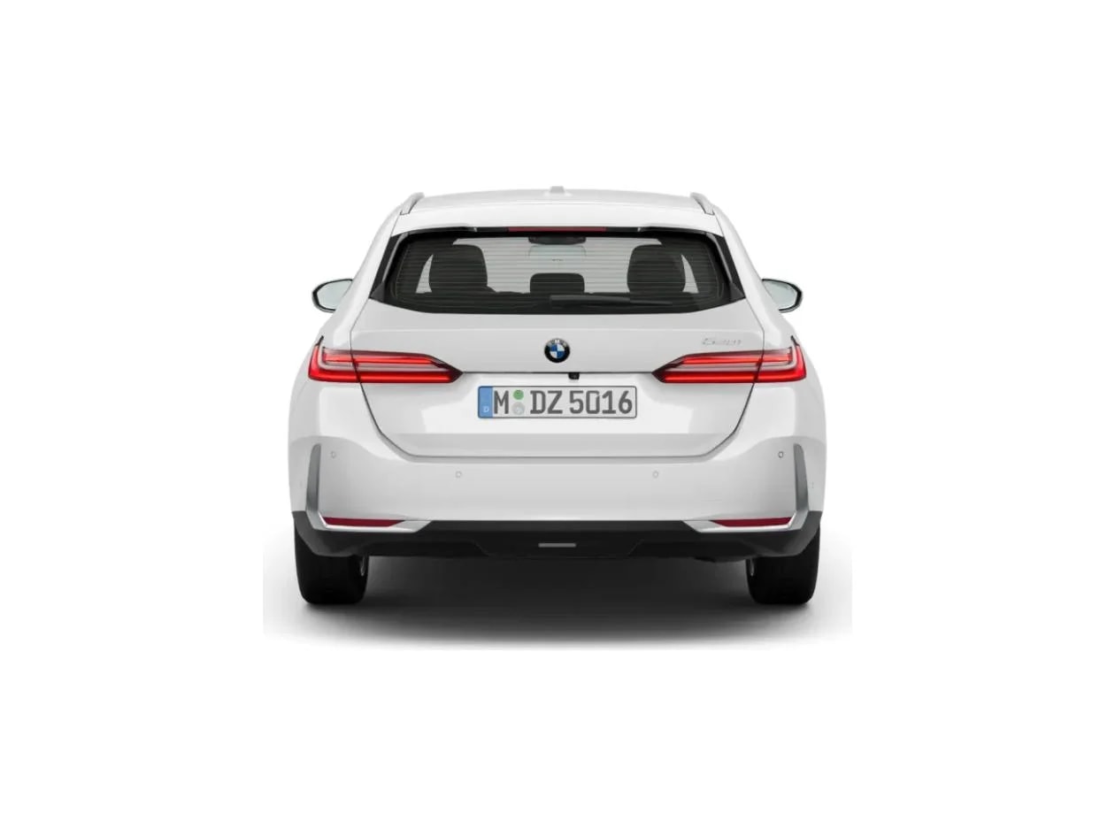 BMW Seria 5 Touring 520i M Sport — zdjęcie 4