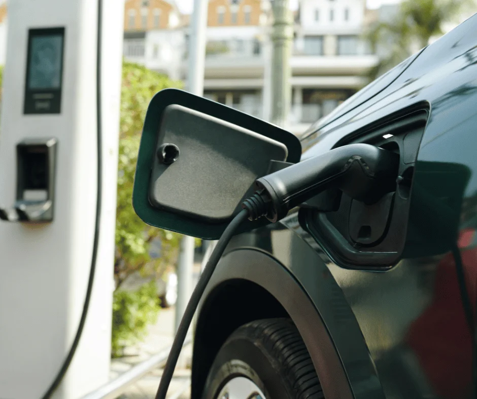 Czy auto elektryczne w wynajmie długoterminowym to drogi pomysł? Analiza kosztów 2025