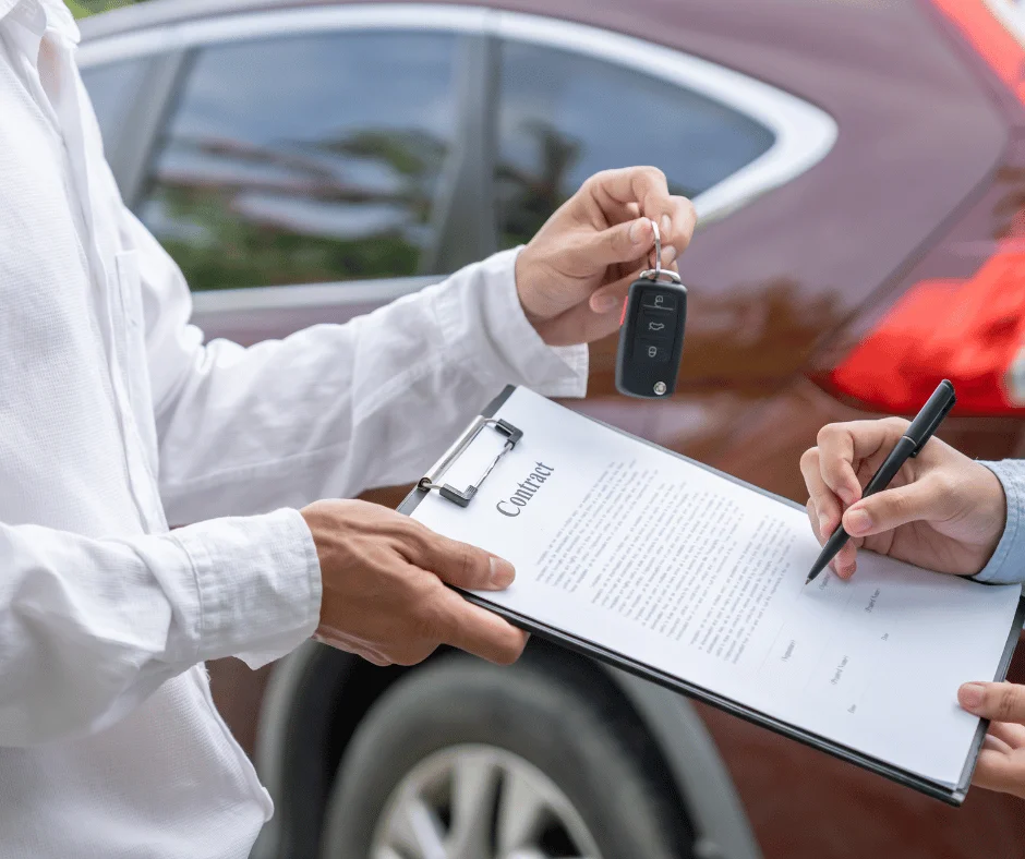Wynajem długoterminowy z ubezpieczeniem – na co zwrócić uwagę przy podpisywaniu umowy?
